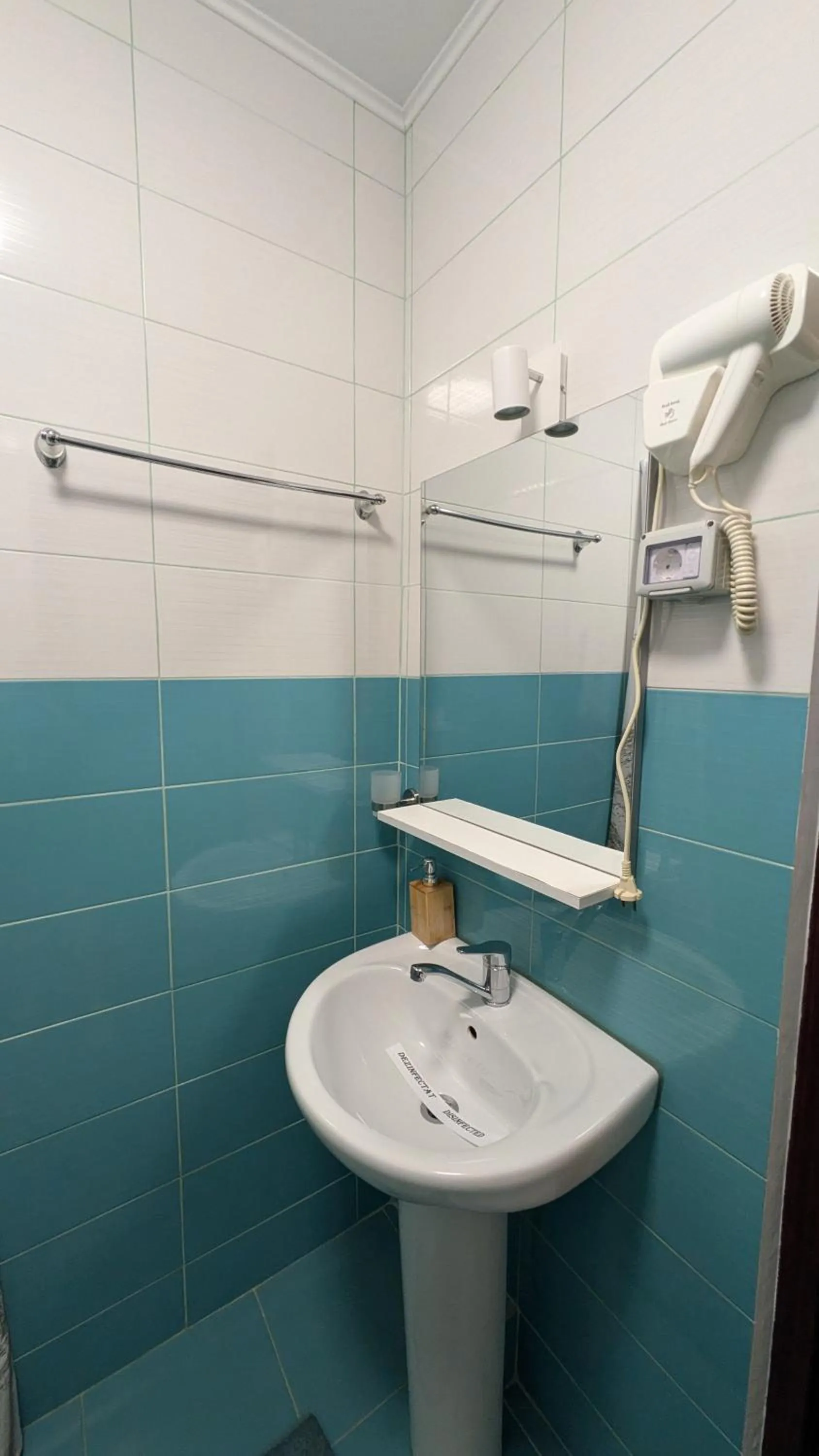 Shower in Motel Don Tomaso