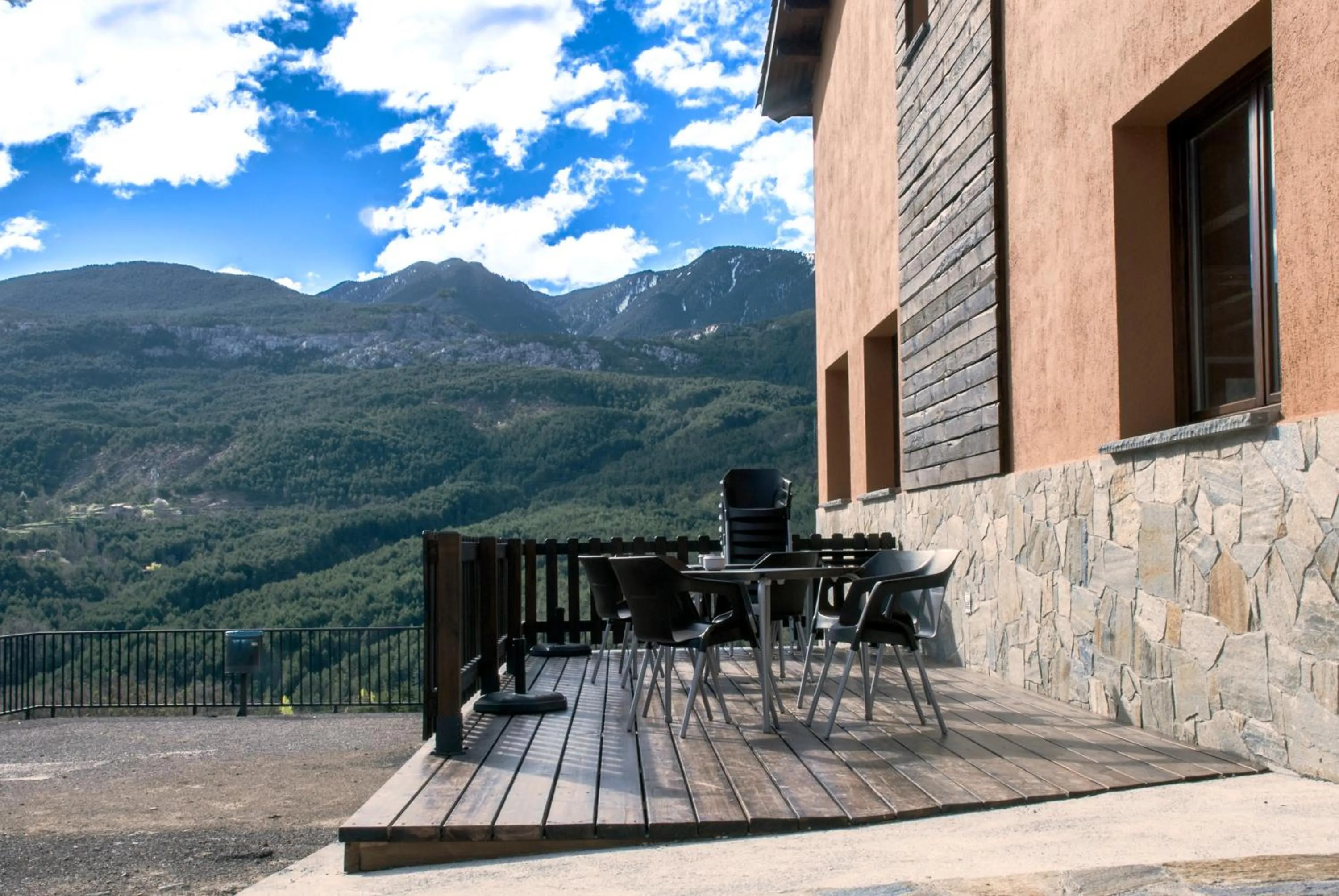 Restaurant/places to eat in Alberg Cal Manel