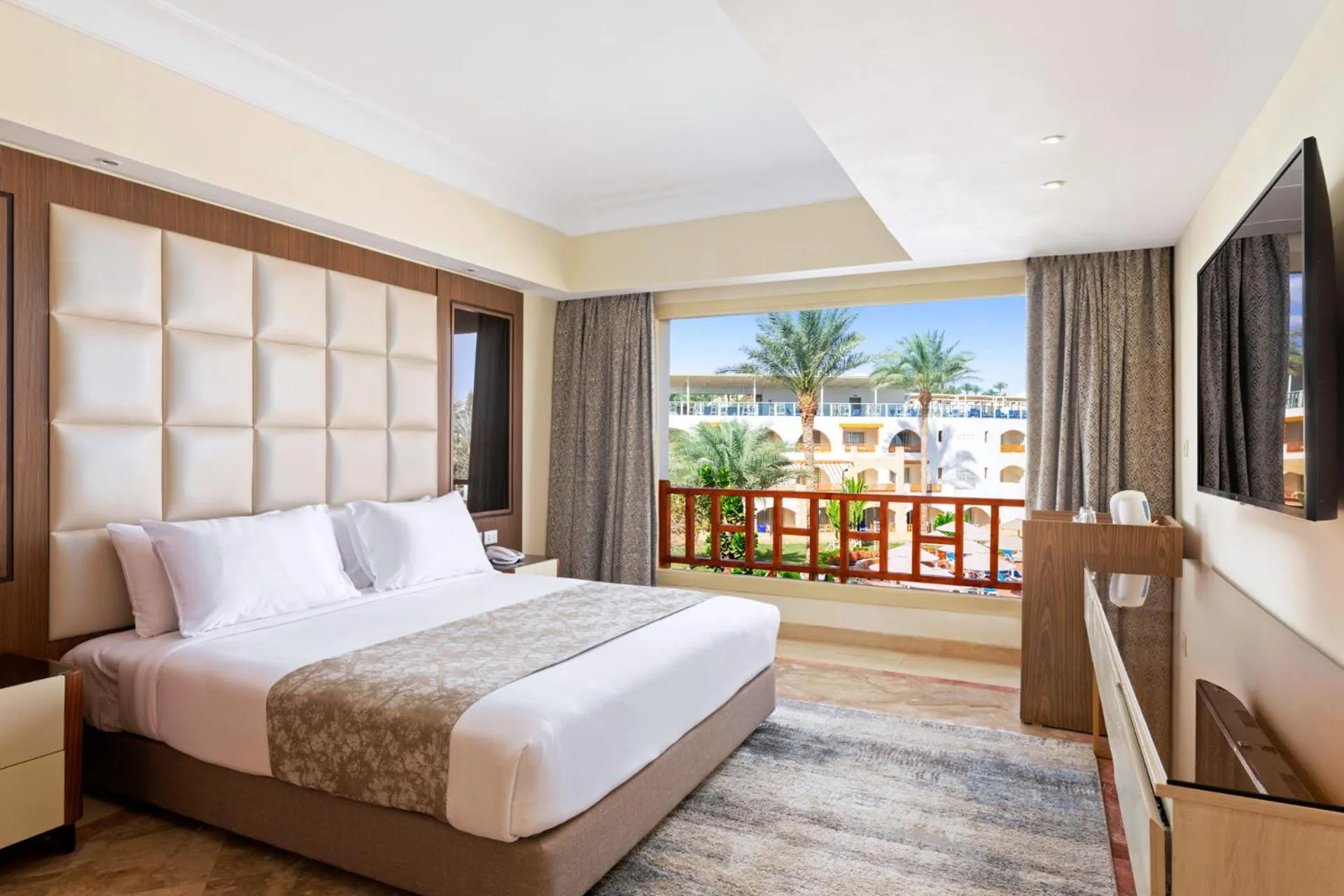 Bedroom, Bed in Pickalbatros Royal Grand Sharm - Adults Friendly 16 Years Plus
