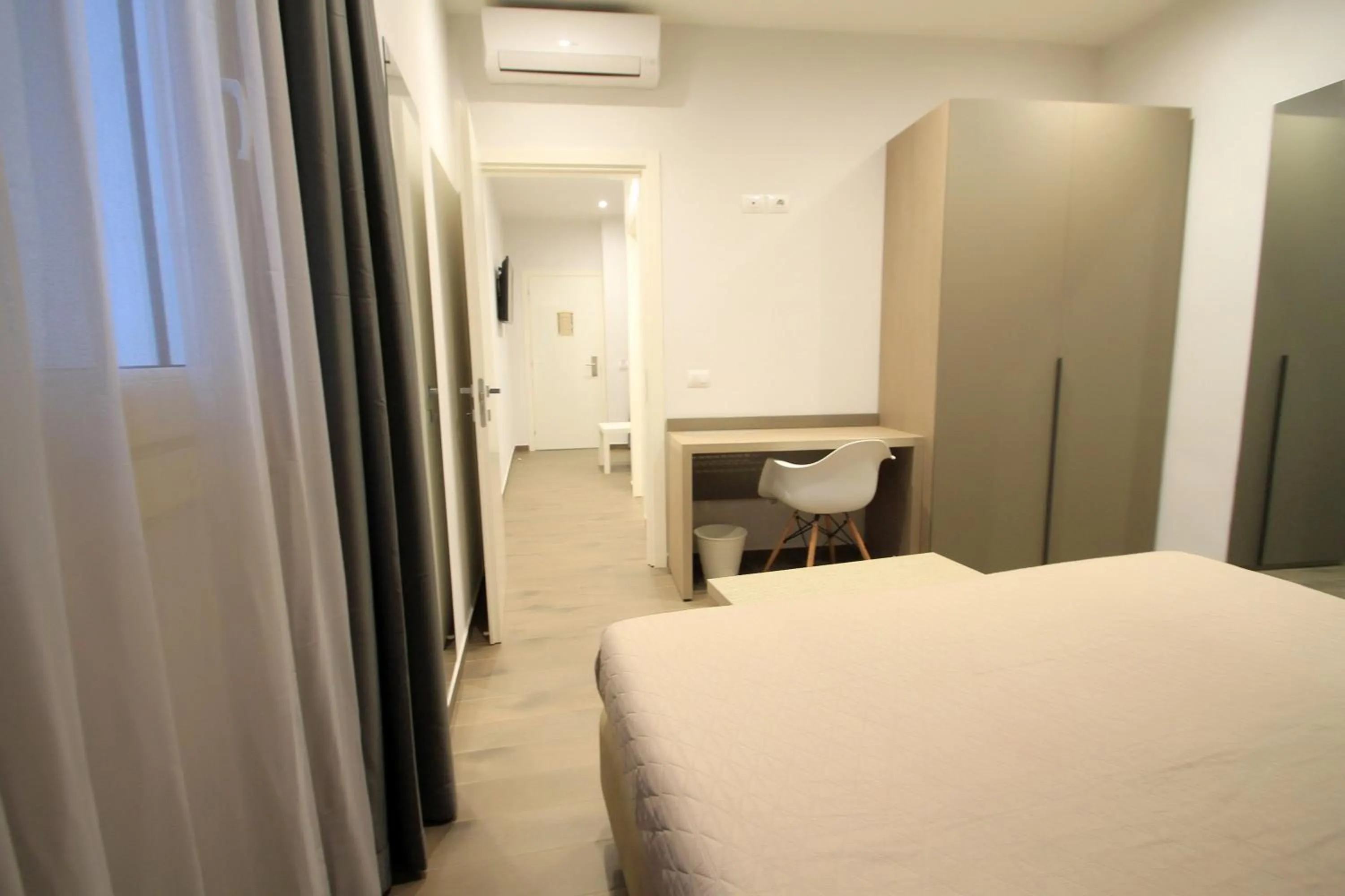 Bedroom, Bed in International Hotel Dakar