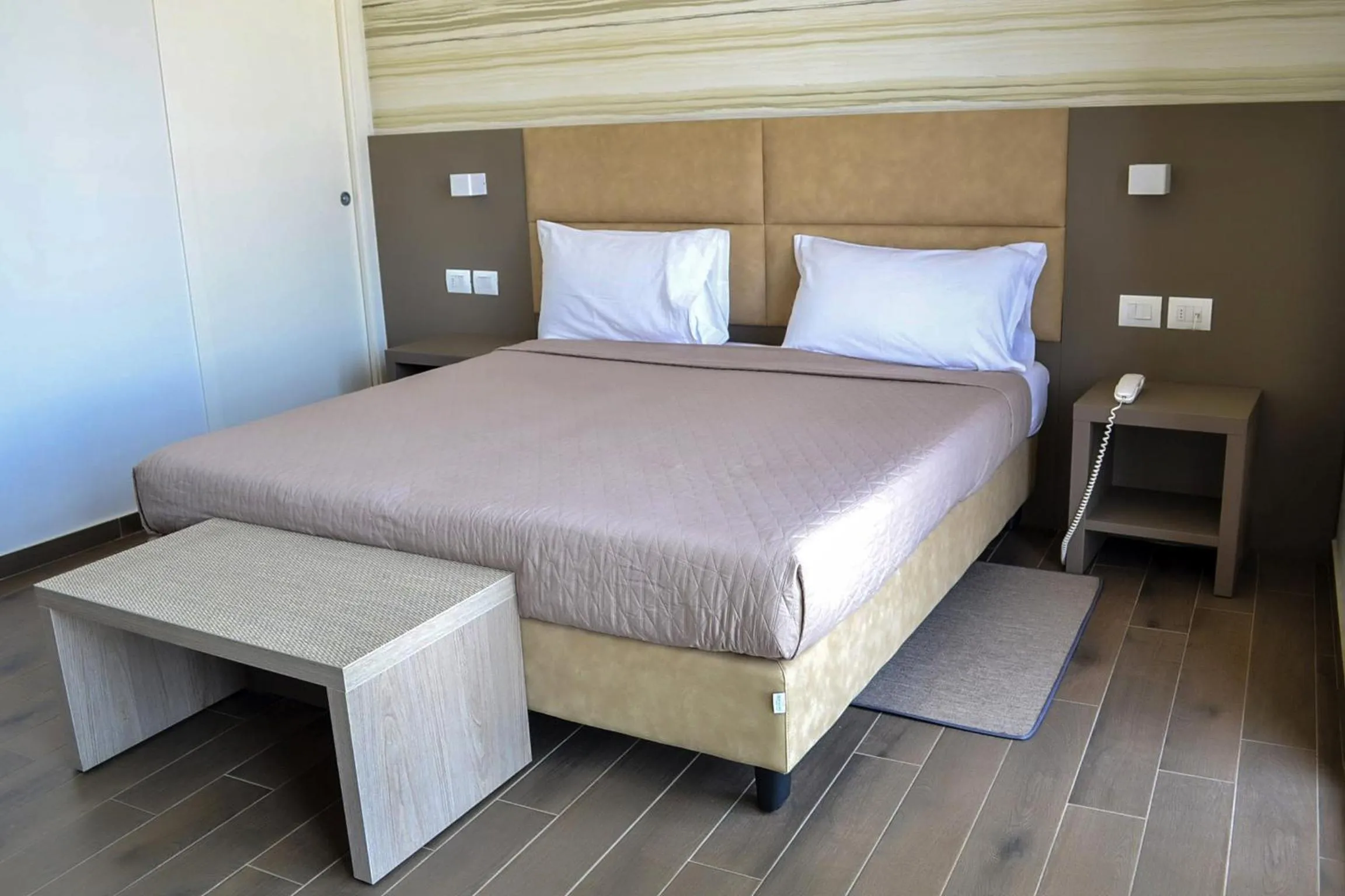 Bedroom, Bed in International Hotel Dakar