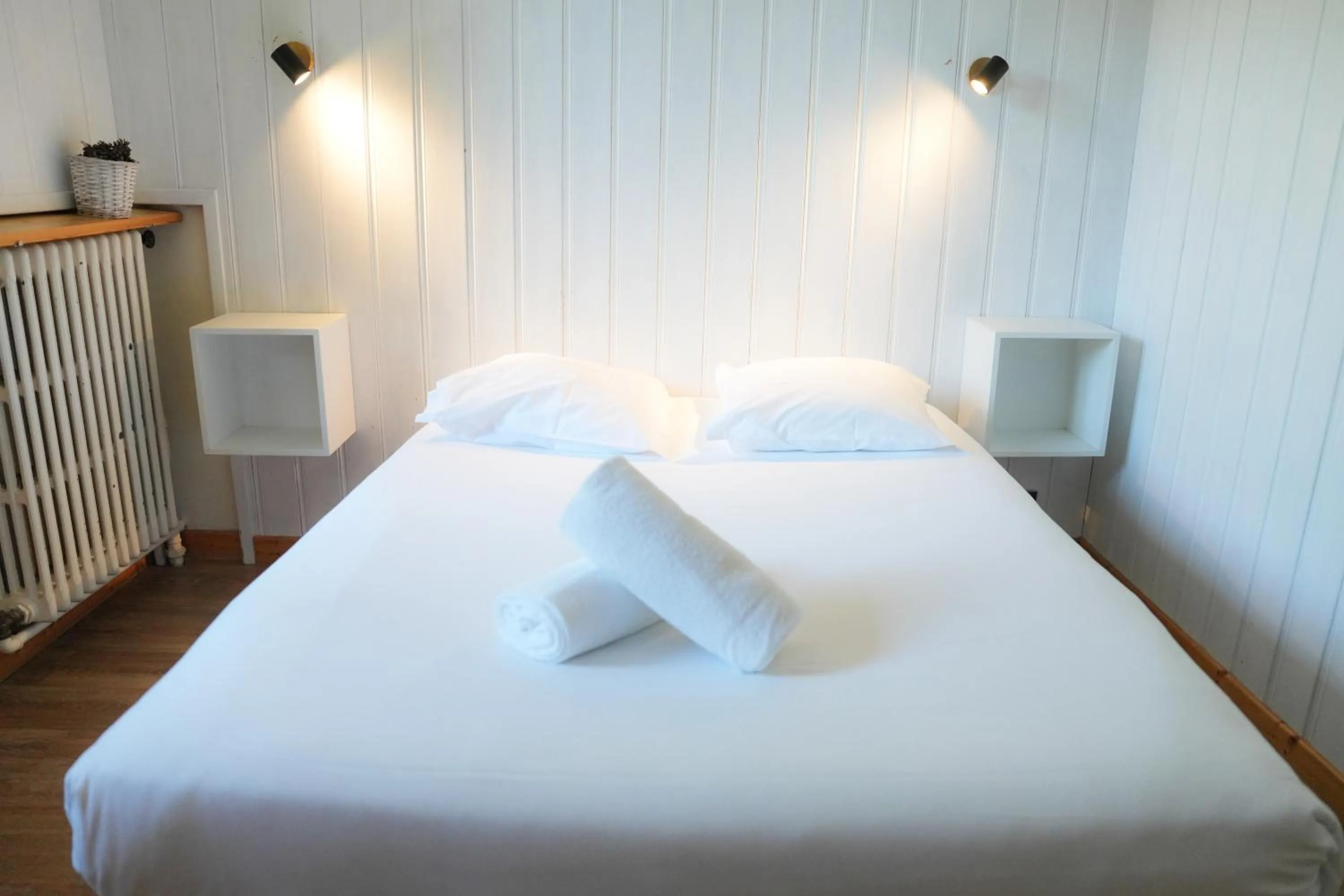 Bed in L'Arveyron Open House