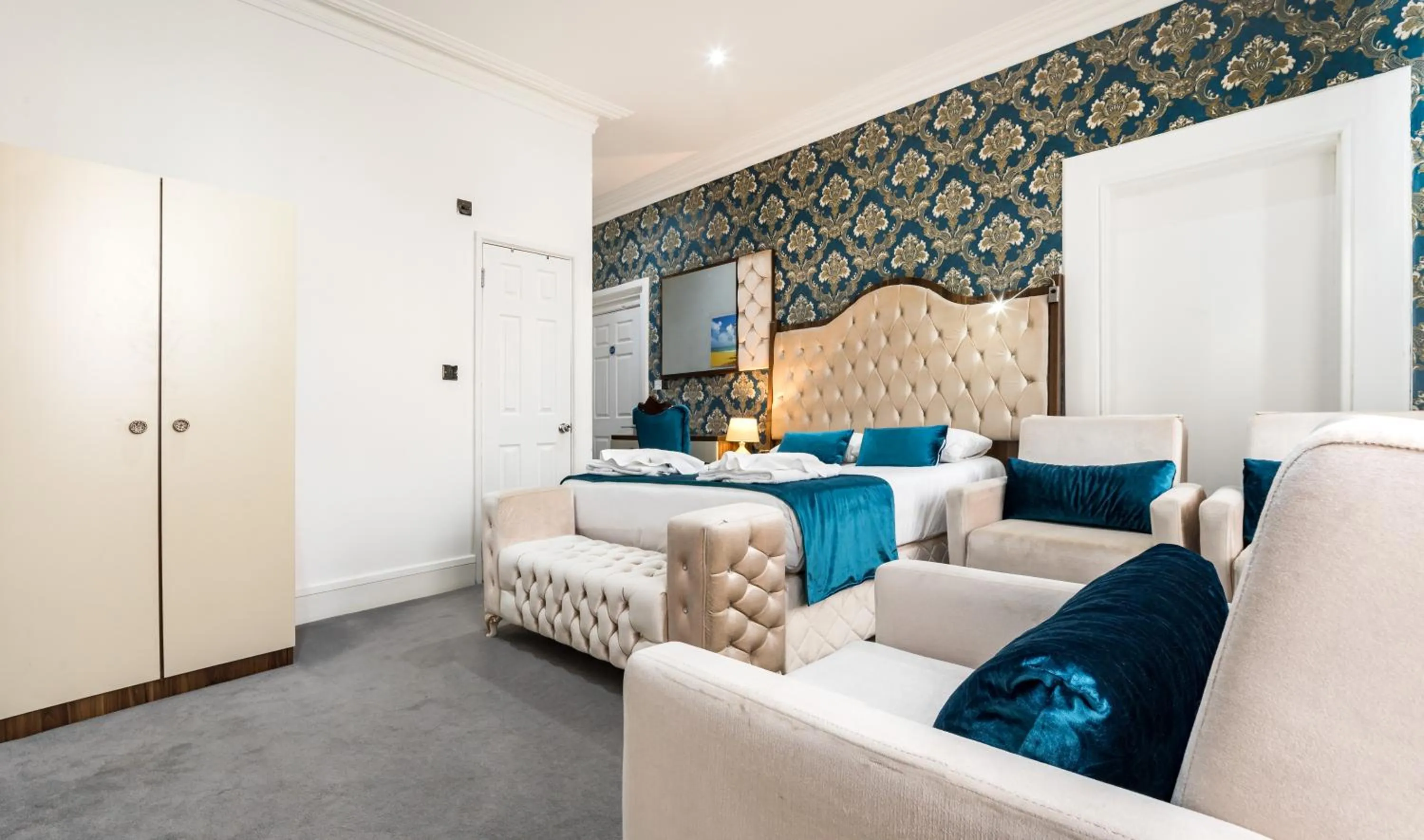 Bedroom, Bed in Vilenza Hotel