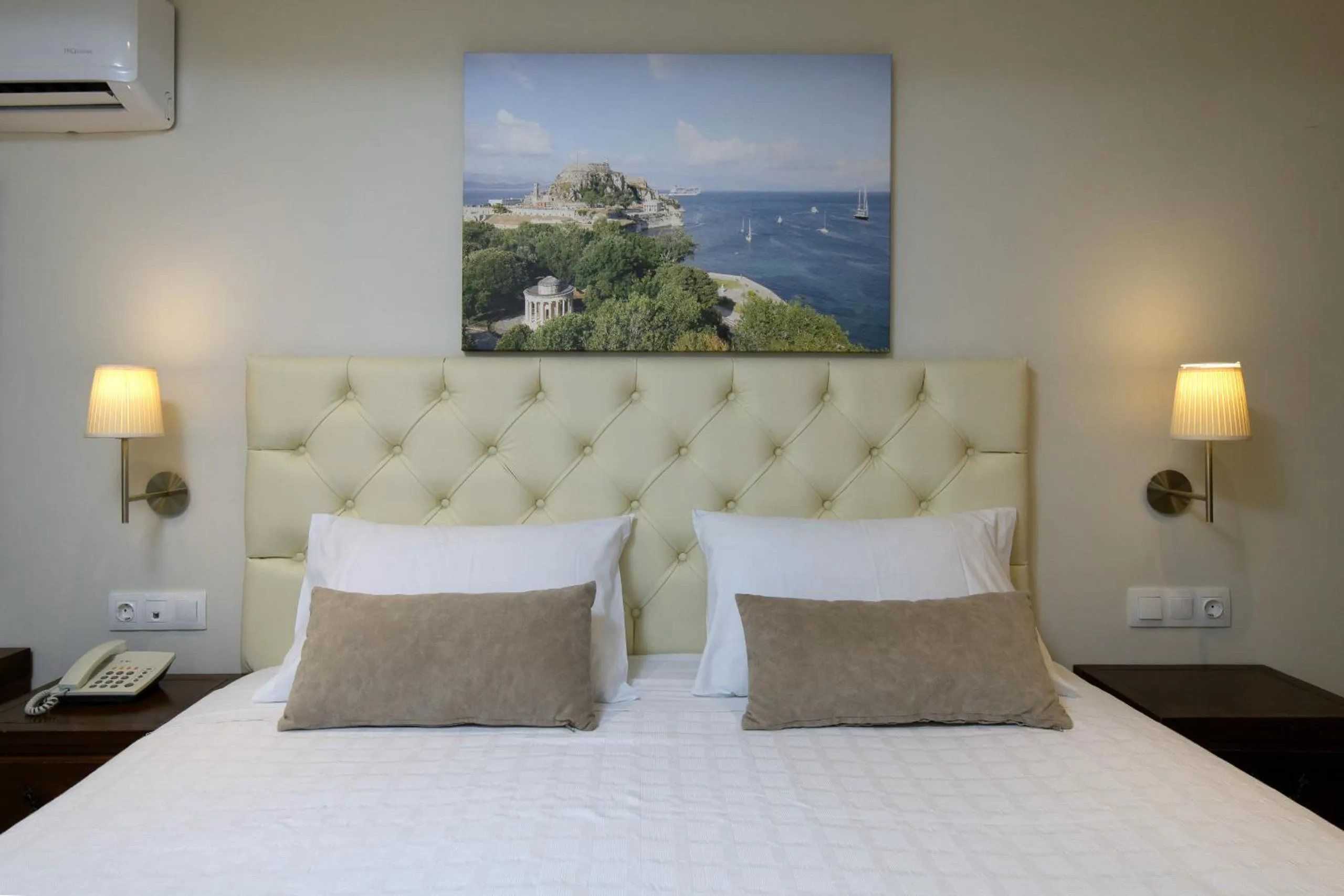 Bed in Hotel Kaiser Bridge