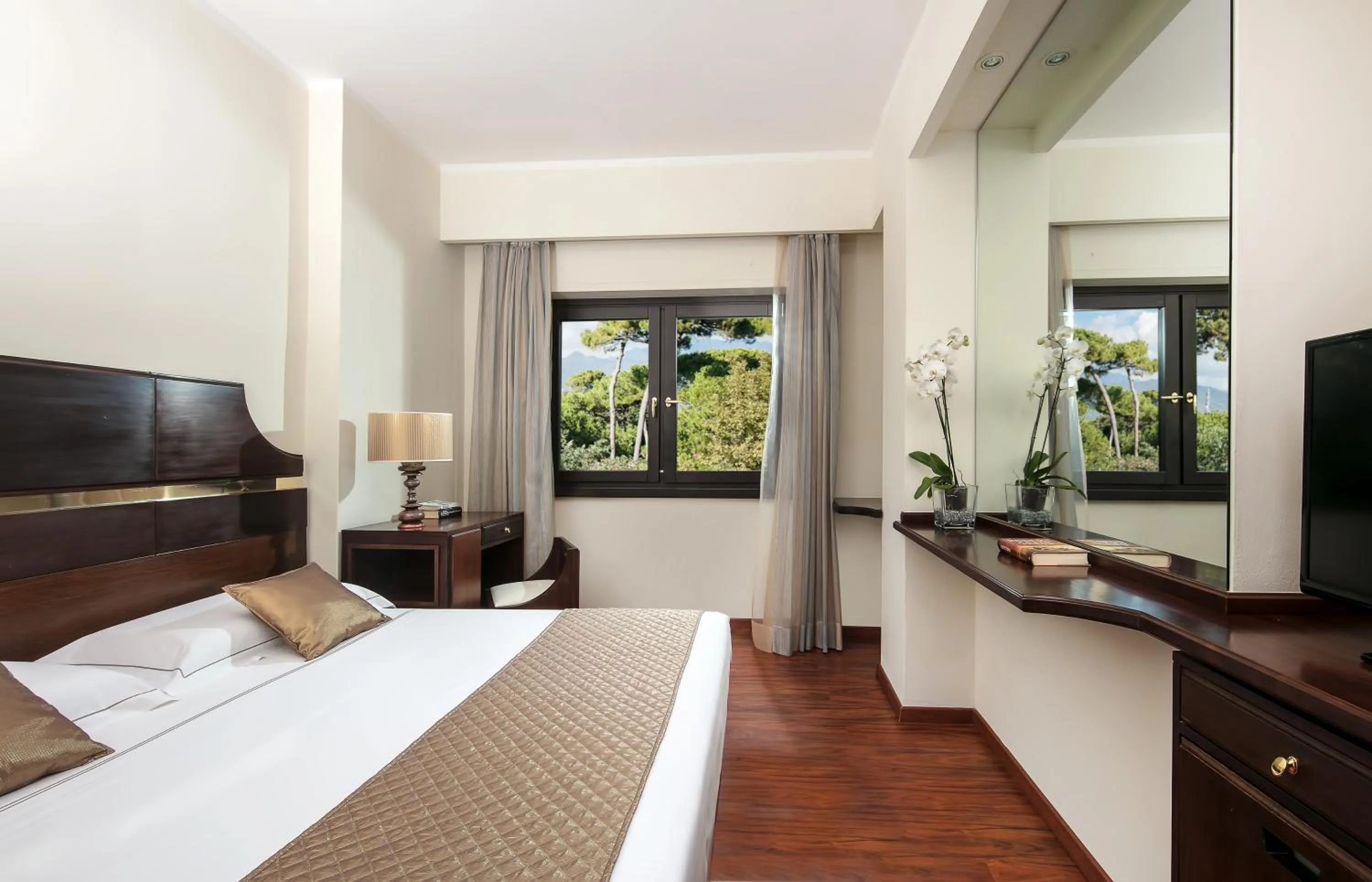 Photo of the whole room, Bed in Hotel St.Mauritius