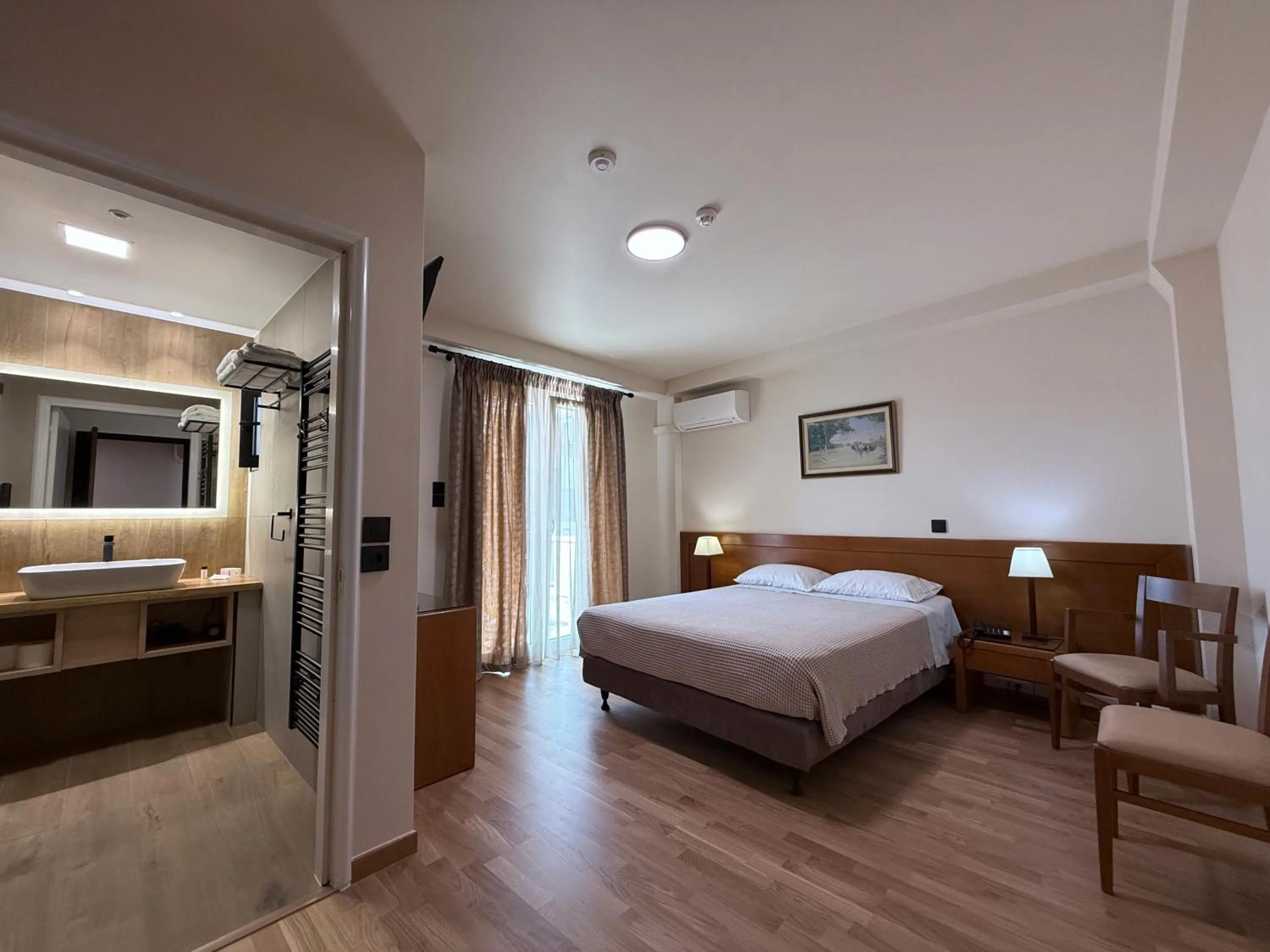 Bed in Hotel ΑΤΗΙΝΑ