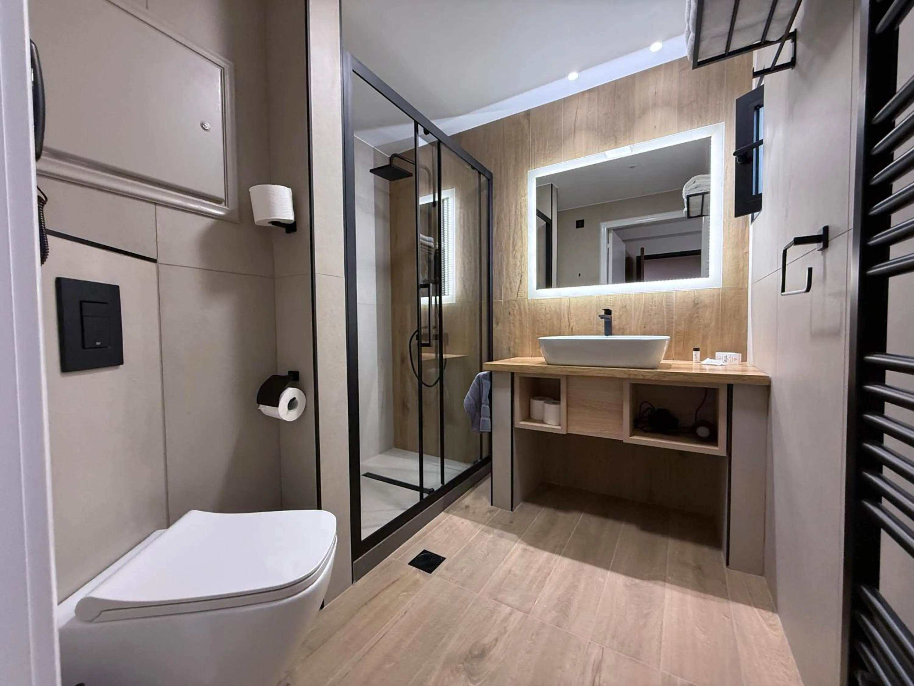 Shower in Hotel ΑΤΗΙΝΑ