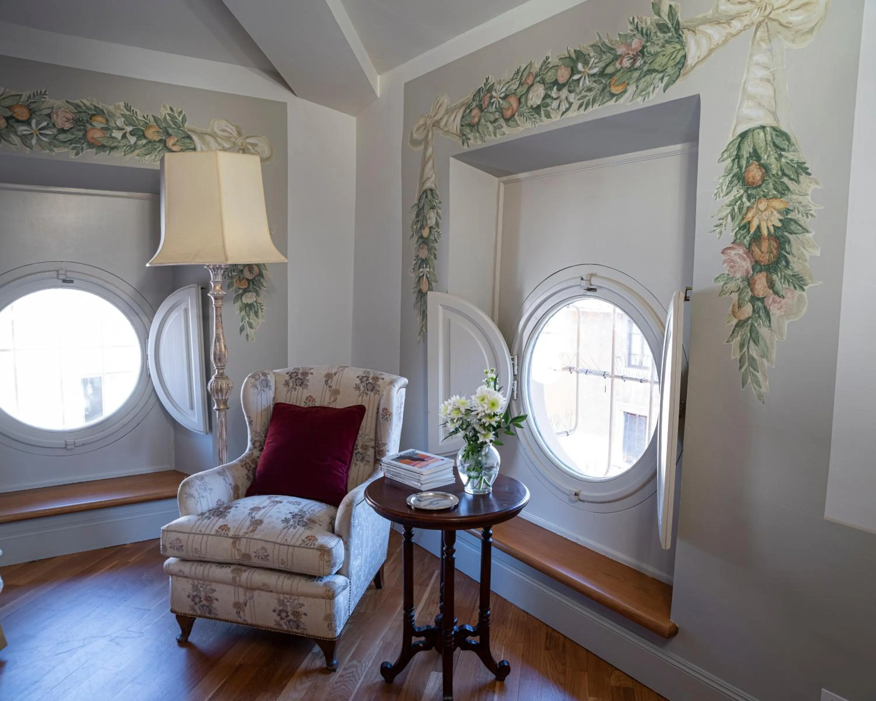 Decorative detail in Albergo Pietrasanta