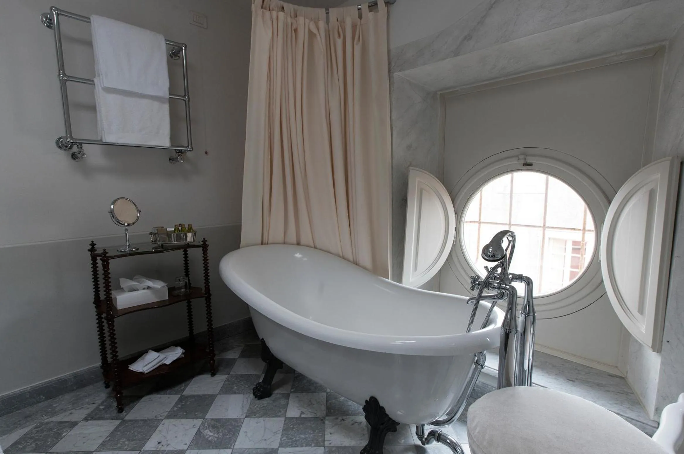 Bathroom in Albergo Pietrasanta