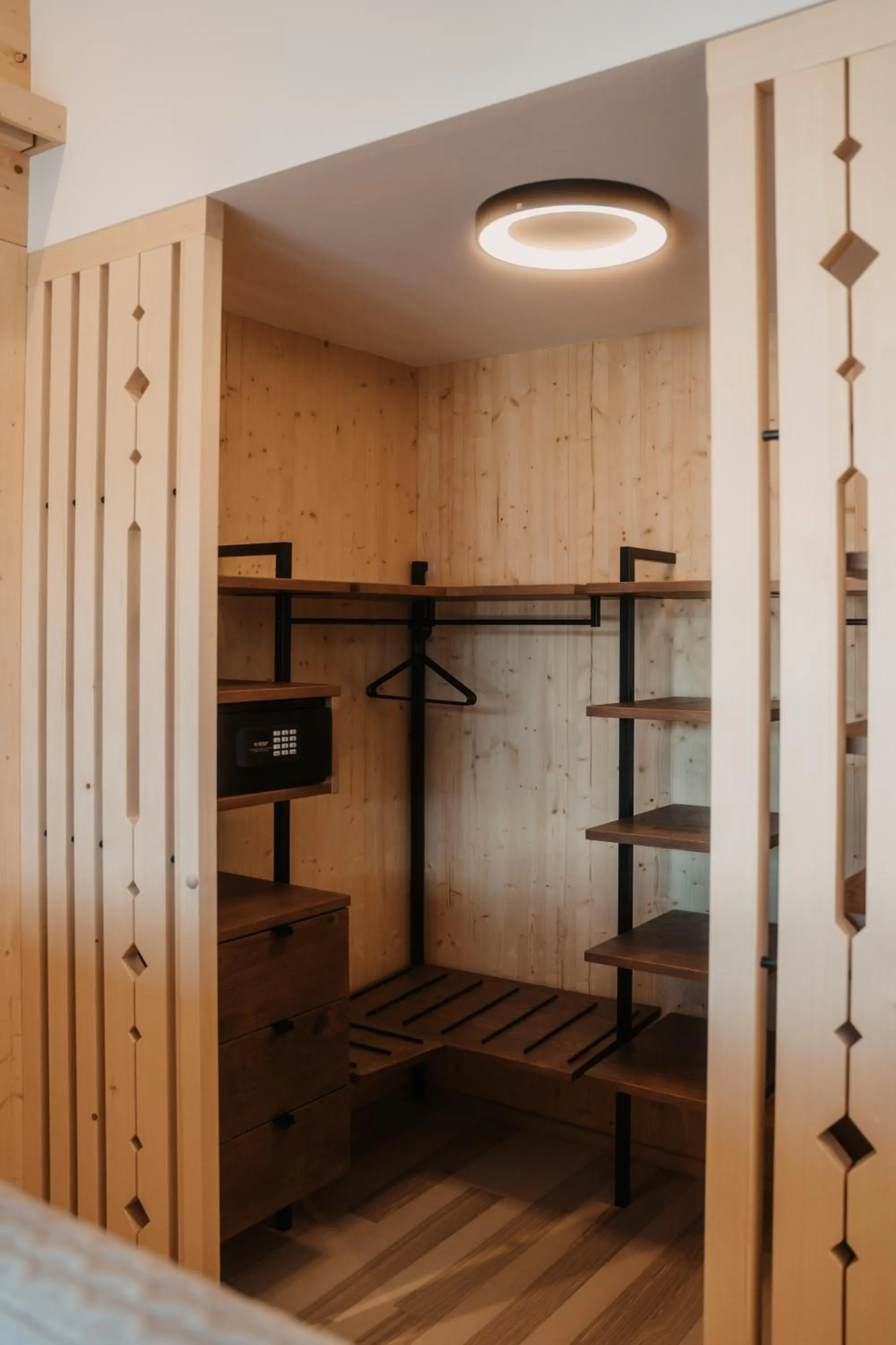 wardrobe in Hotel Neubergerhof