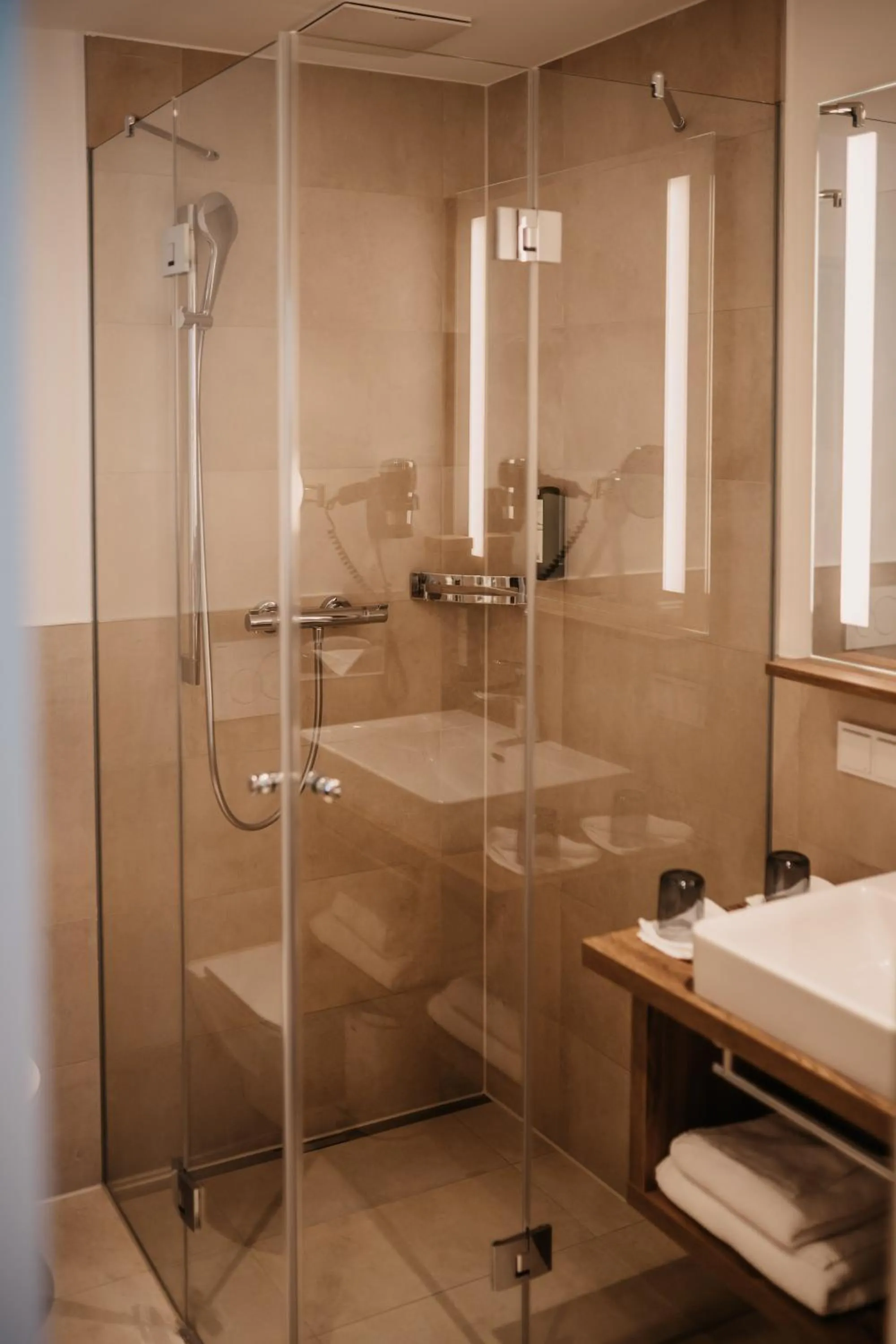 Shower in Hotel Neubergerhof