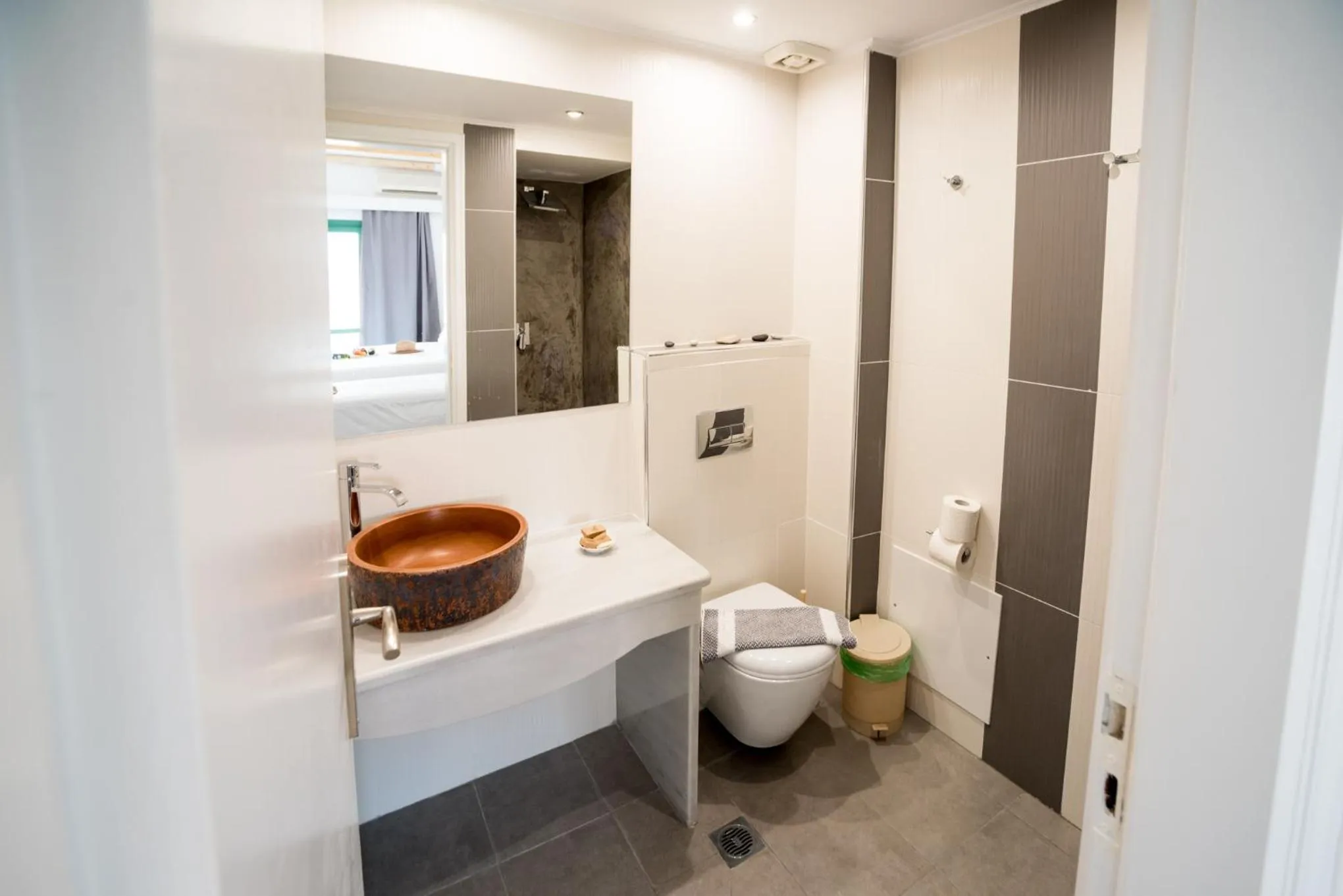 Shower in Ifestia Hotel