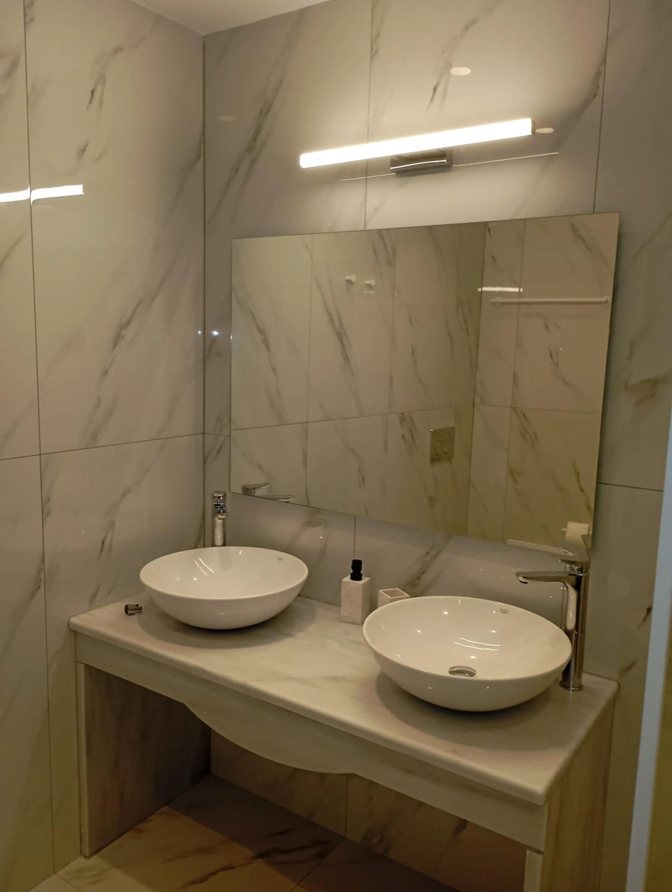 Shower in Ifestia Hotel