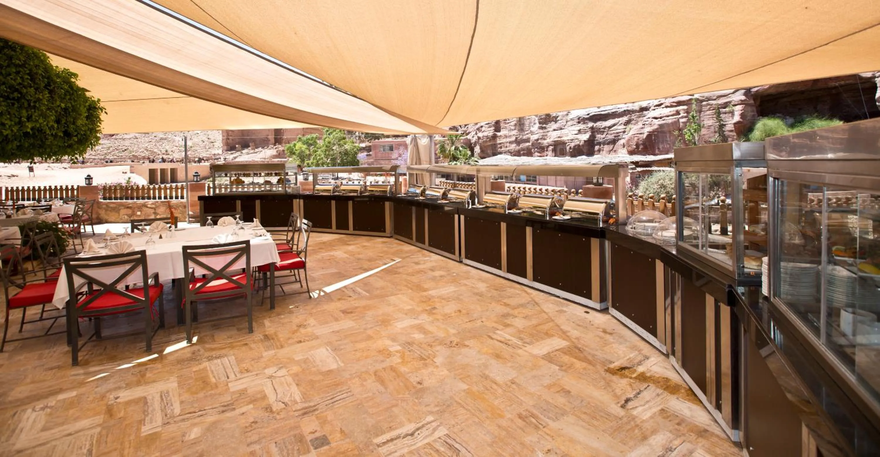 Food and drinks in Petra Guest House Hotel