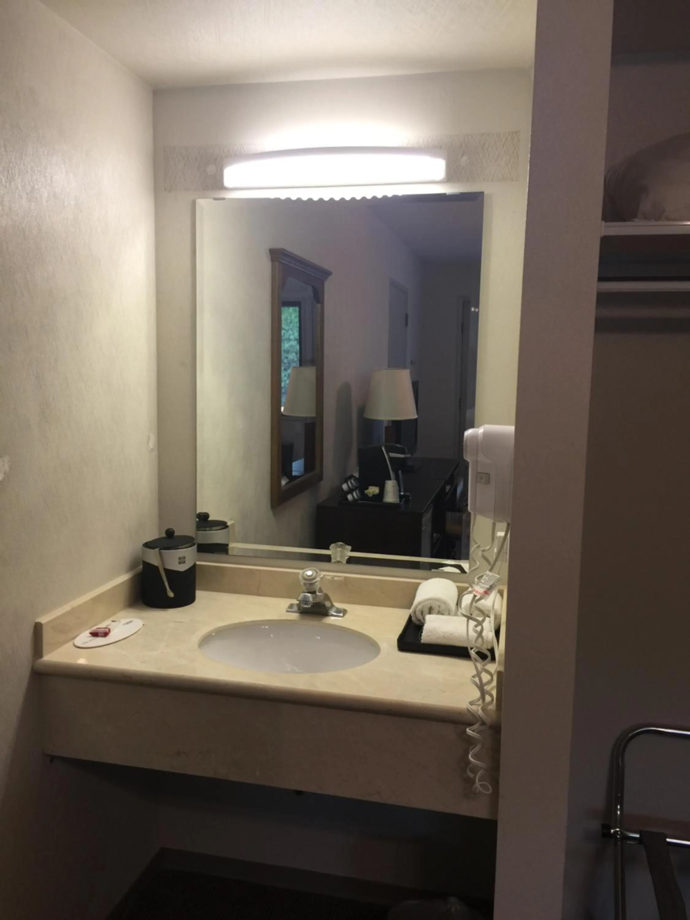 Decorative detail in Super 8 by Wyndham Kelowna BC