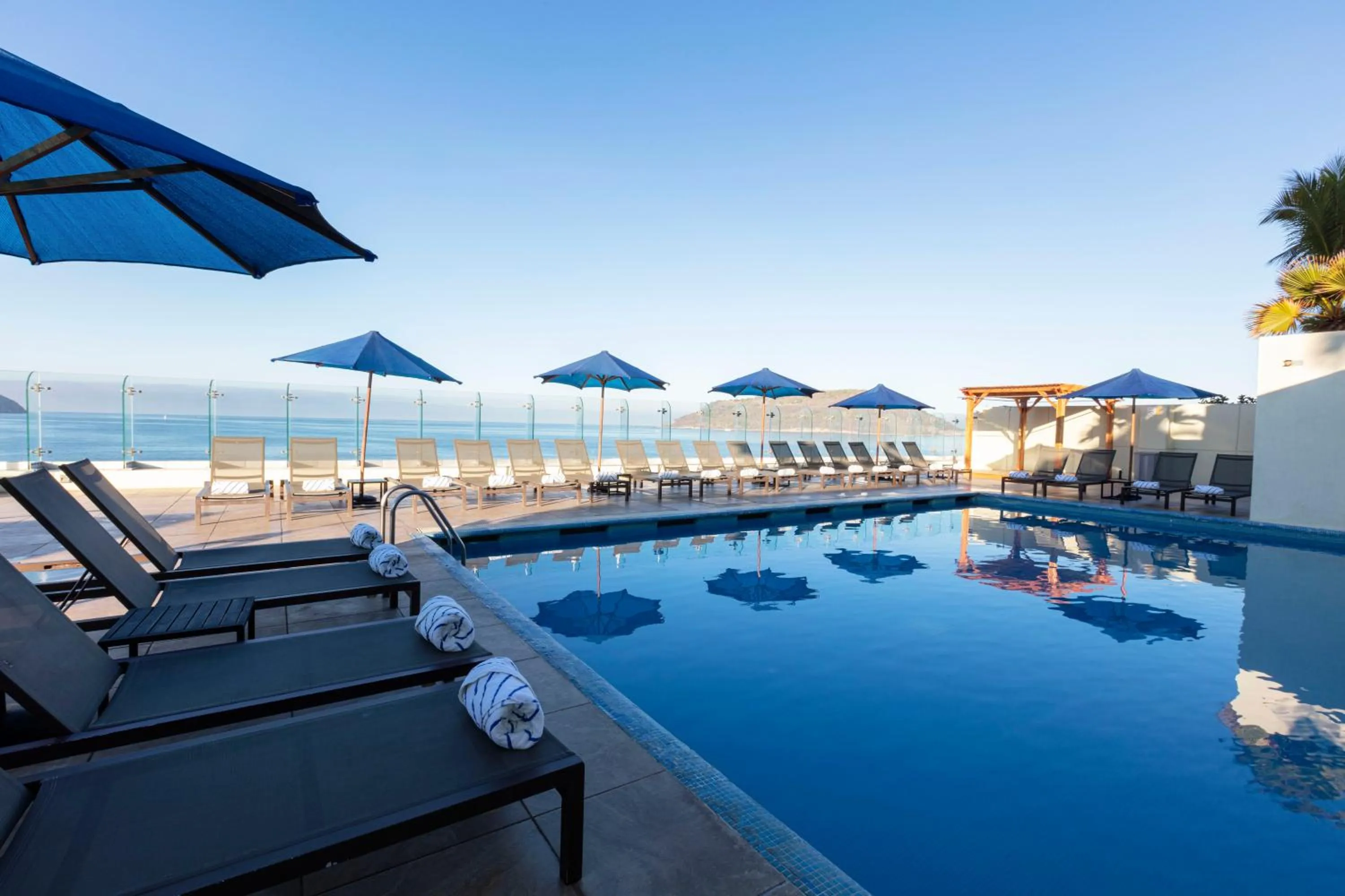 Swimming pool in DoubleTree by Hilton Mazatlan, SIN