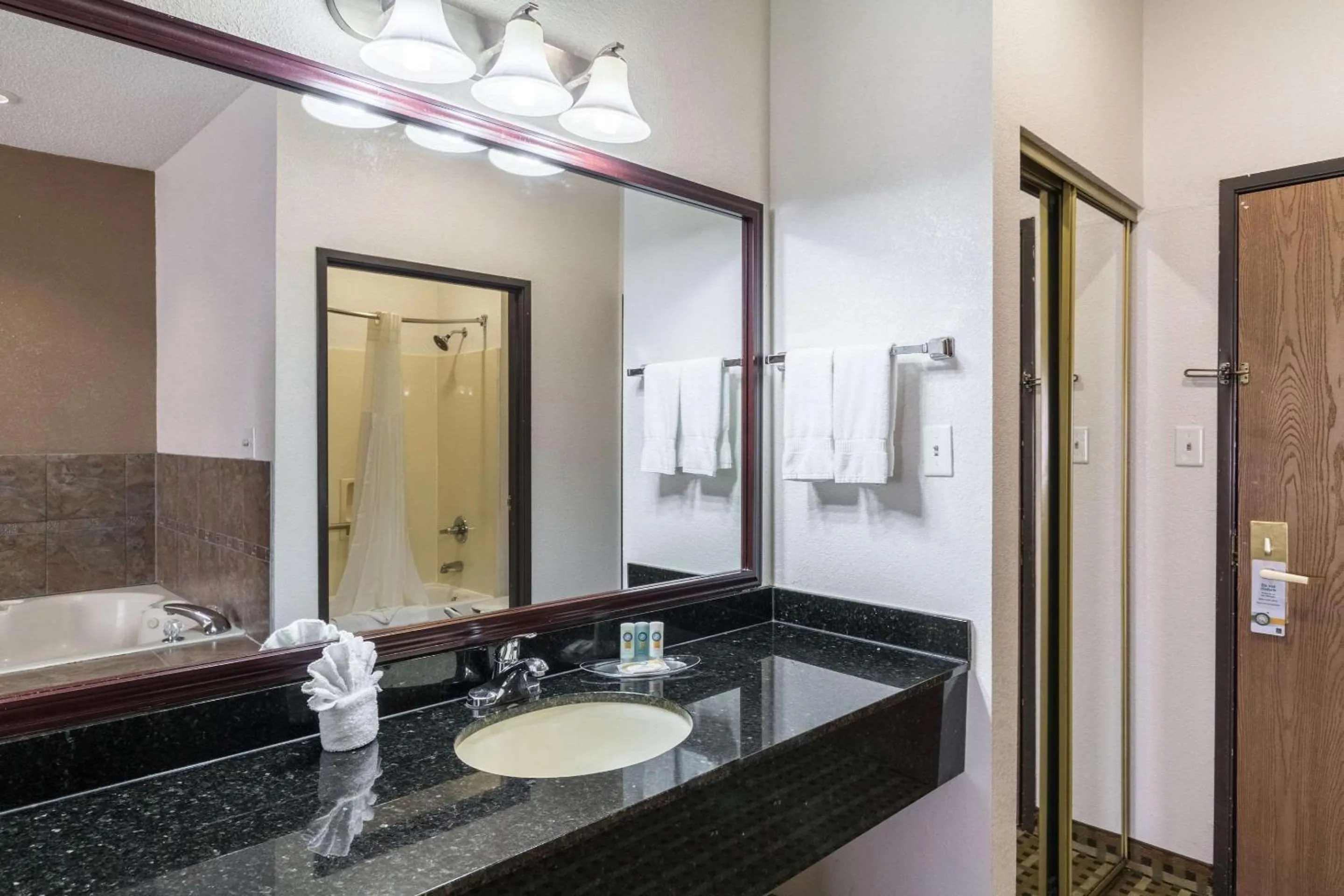 Bathroom in Quality Suites Burleson - Ft Worth