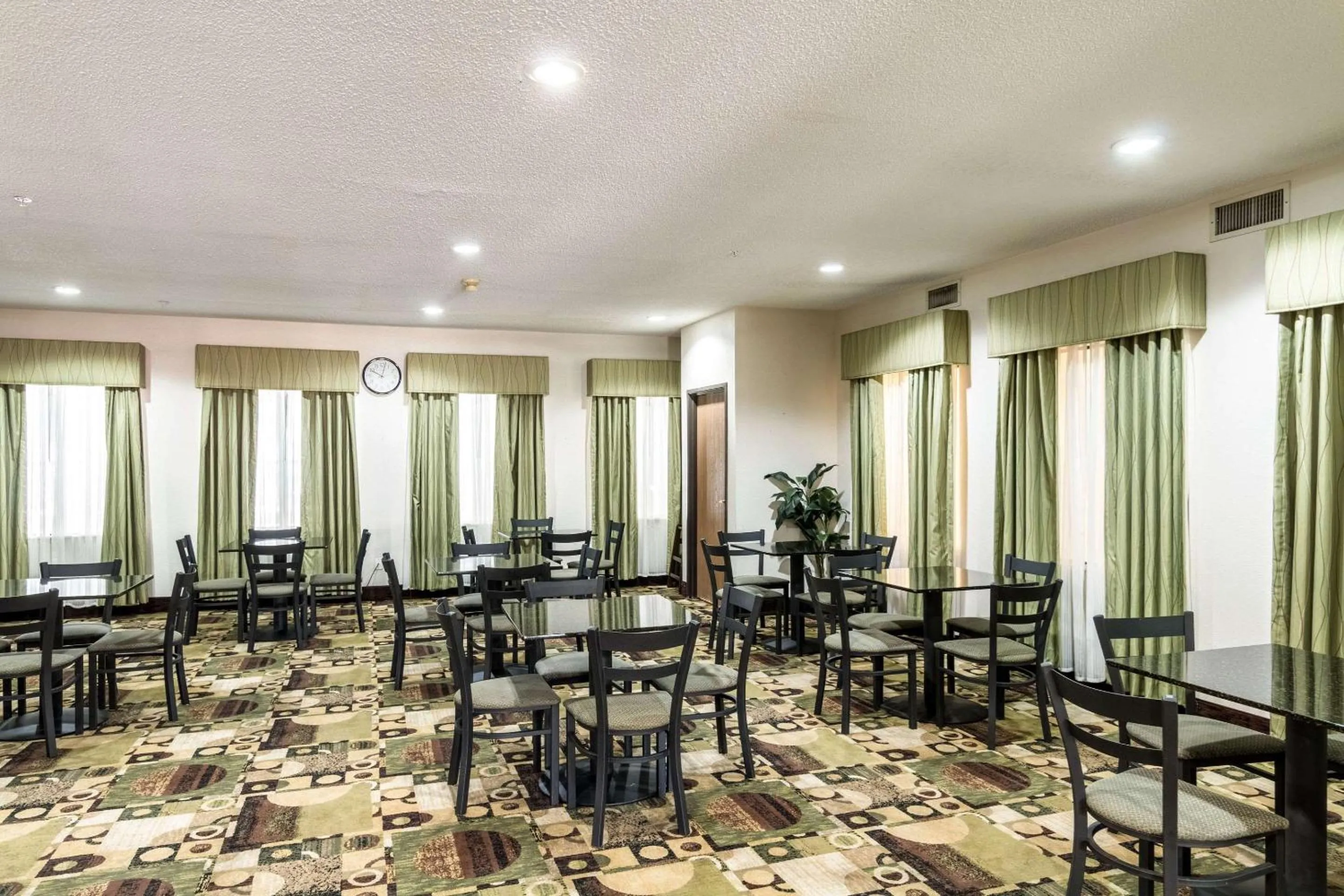 Restaurant/places to eat in Quality Suites Burleson - Ft Worth