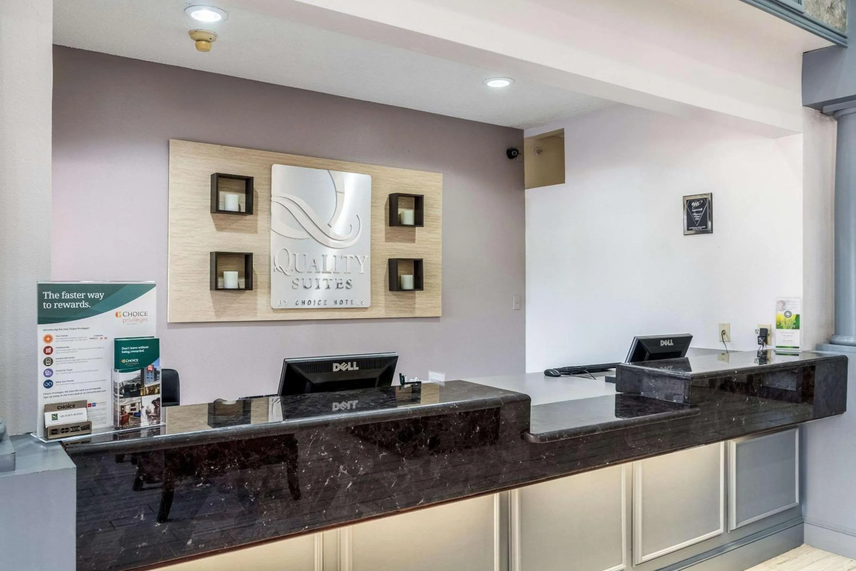 Lobby or reception in Quality Suites Burleson - Ft Worth