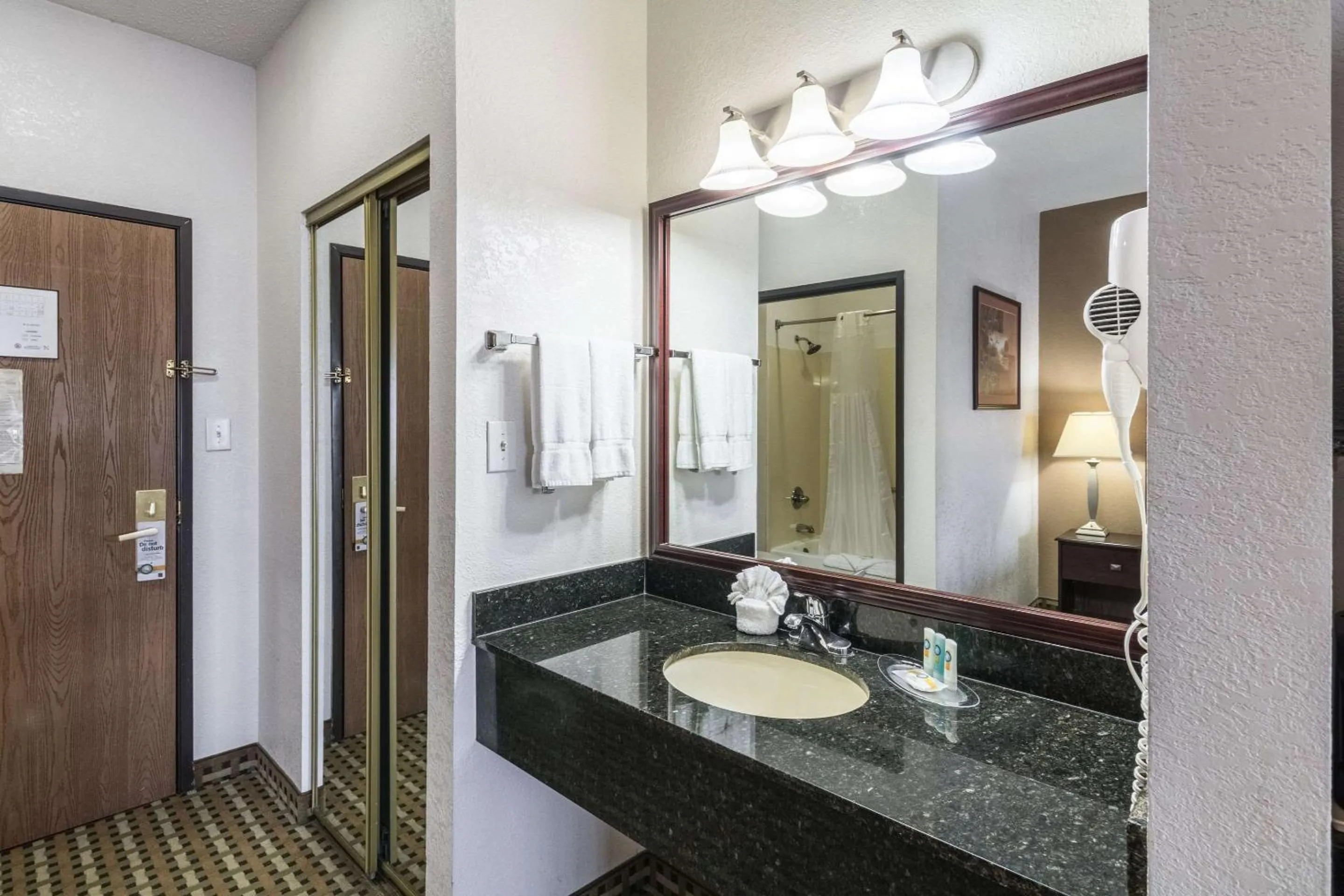 Bathroom in Quality Suites Burleson - Ft Worth