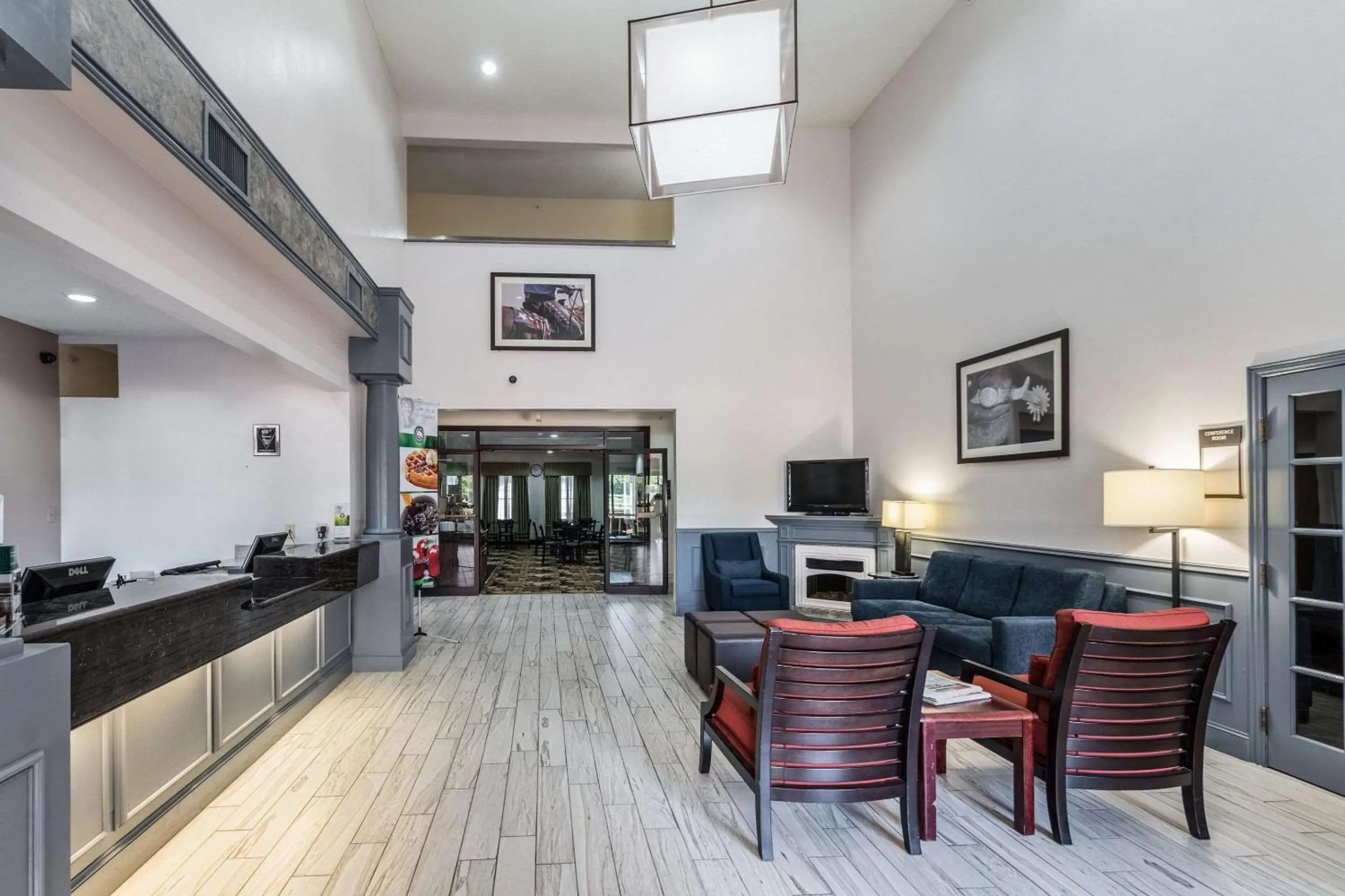 Lobby or reception in Quality Suites Burleson - Ft Worth