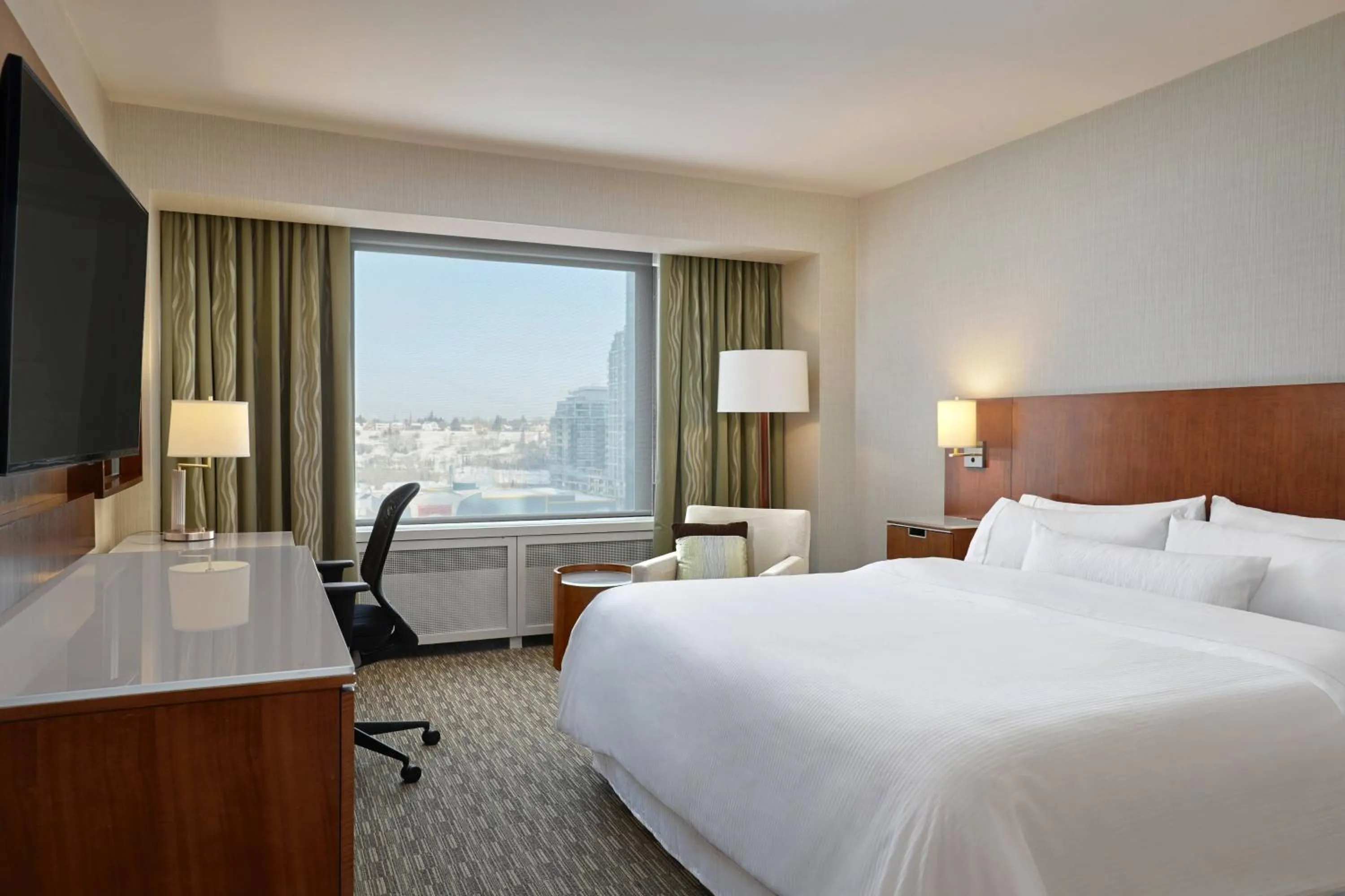 Photo of the whole room, Bed in The Westin Calgary