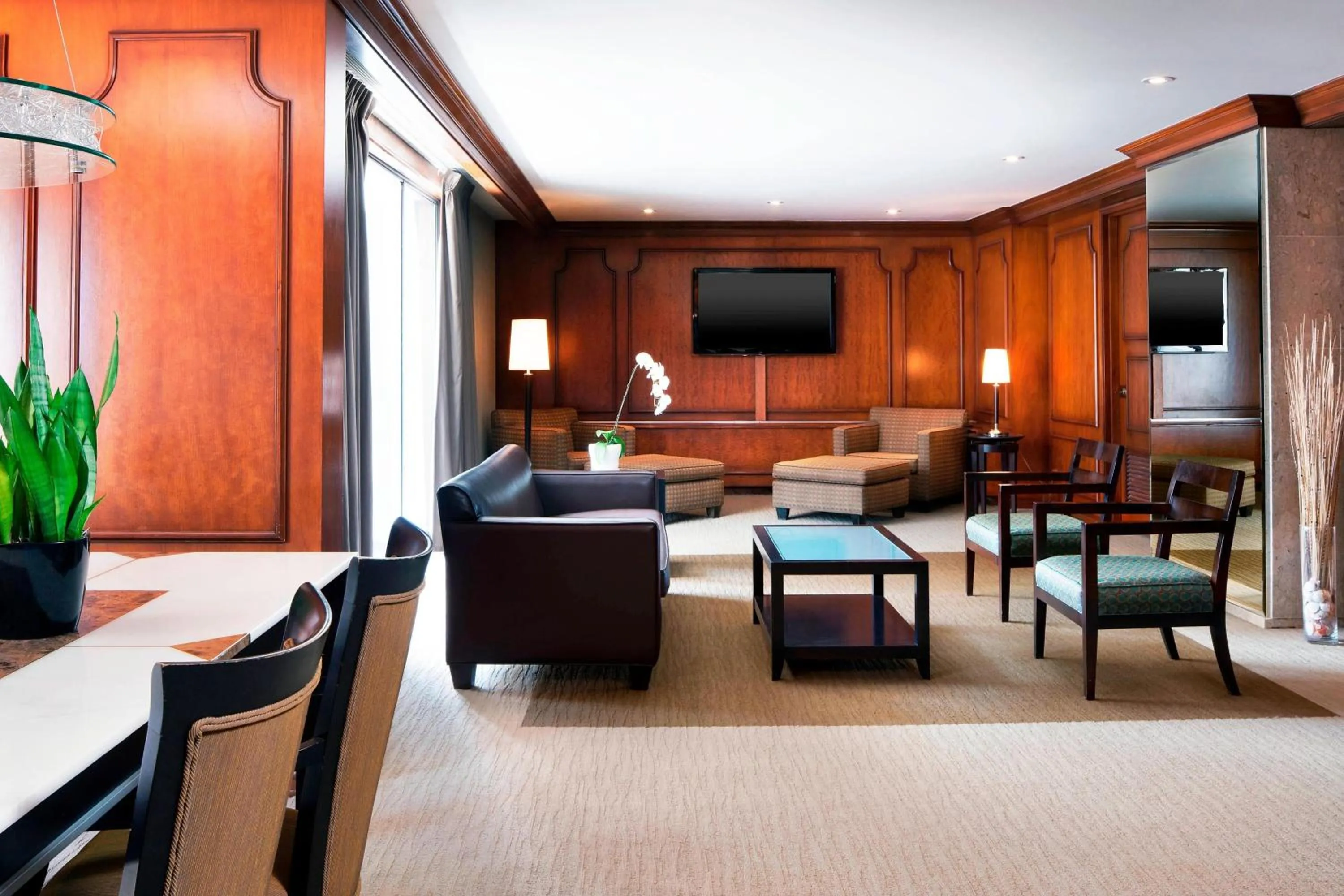 Living room in The Westin Calgary