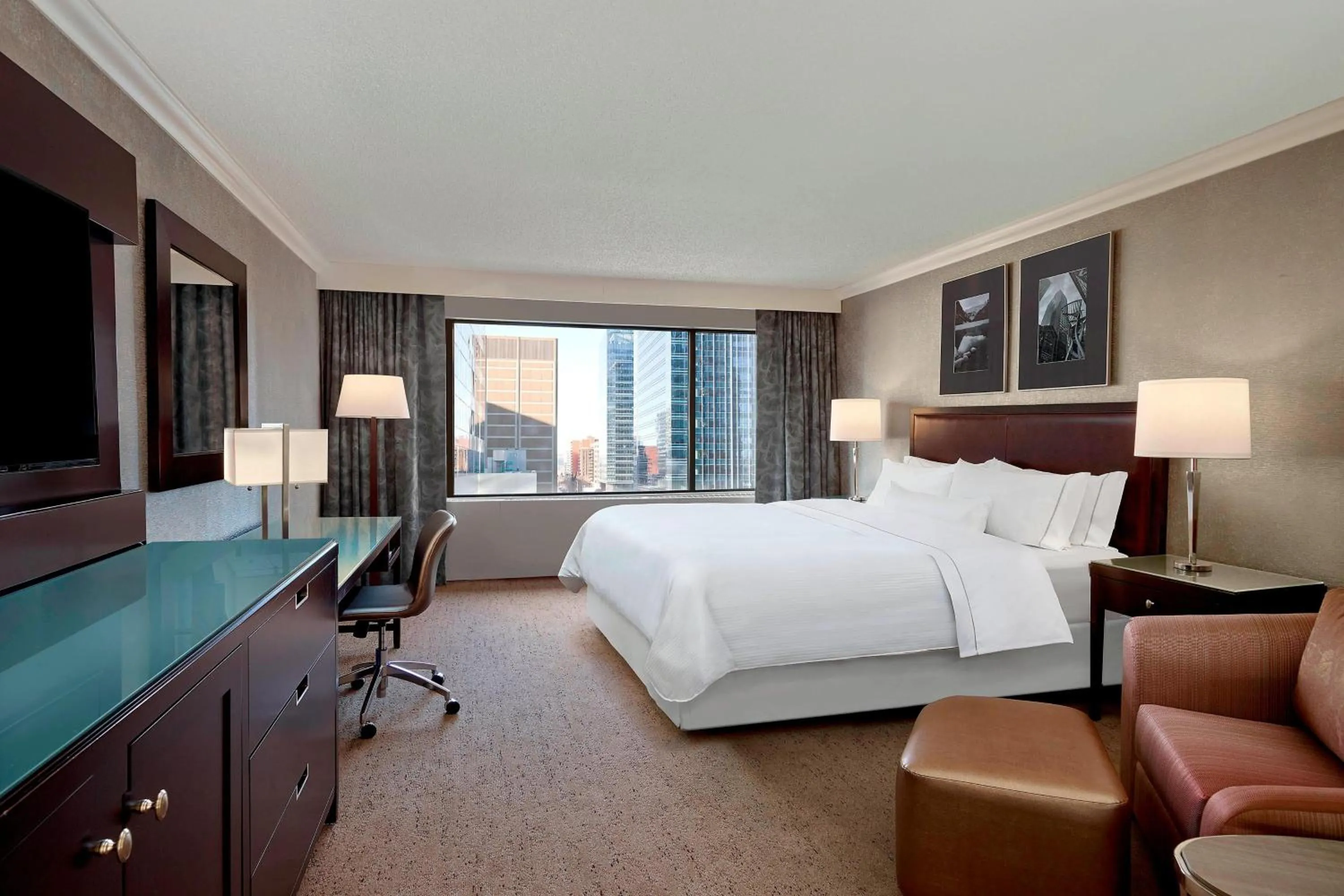 Photo of the whole room, Bed in The Westin Calgary