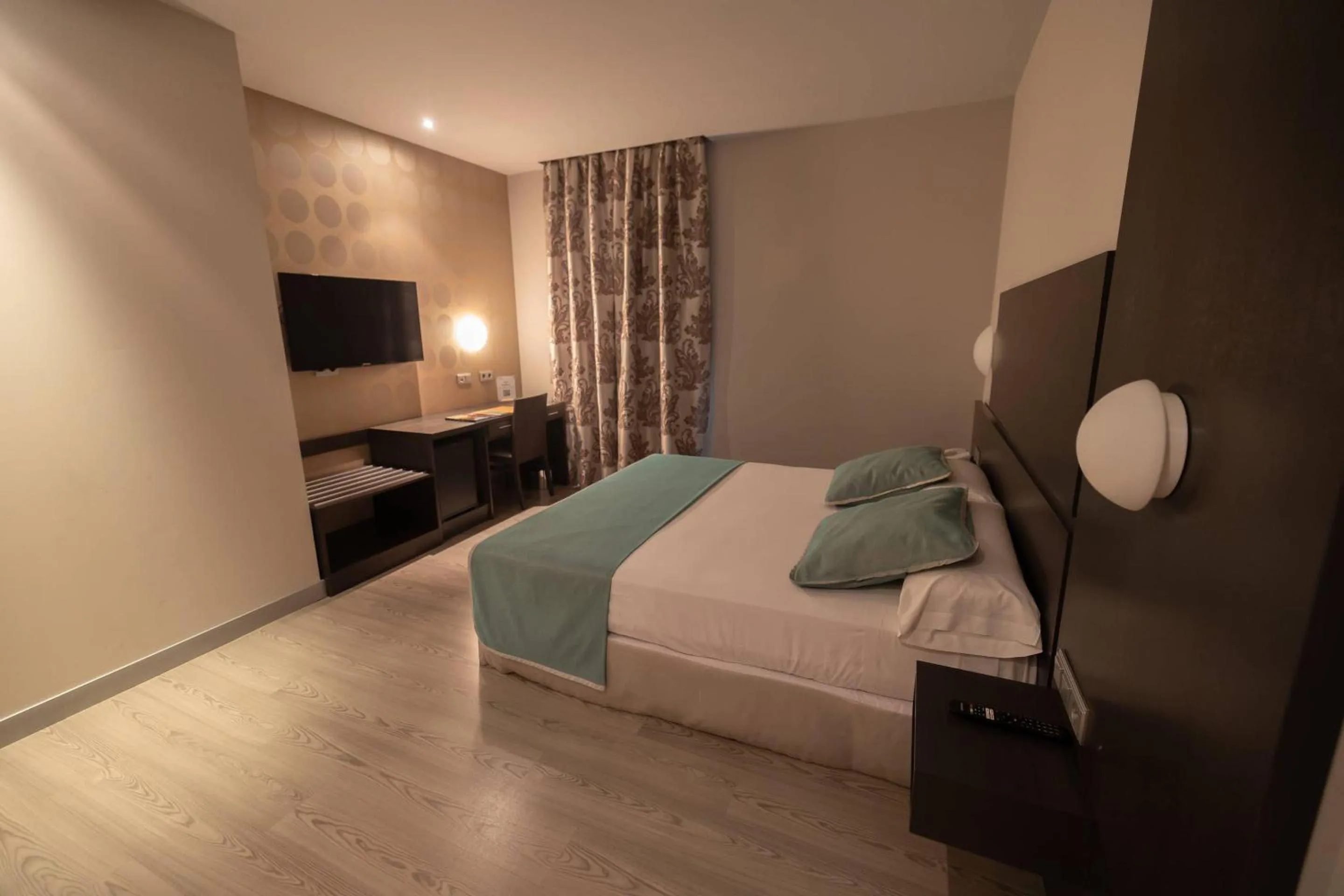 Bedroom, Bed in Hotel Ciudad de Ponferrada, Ascend Hotel Collection