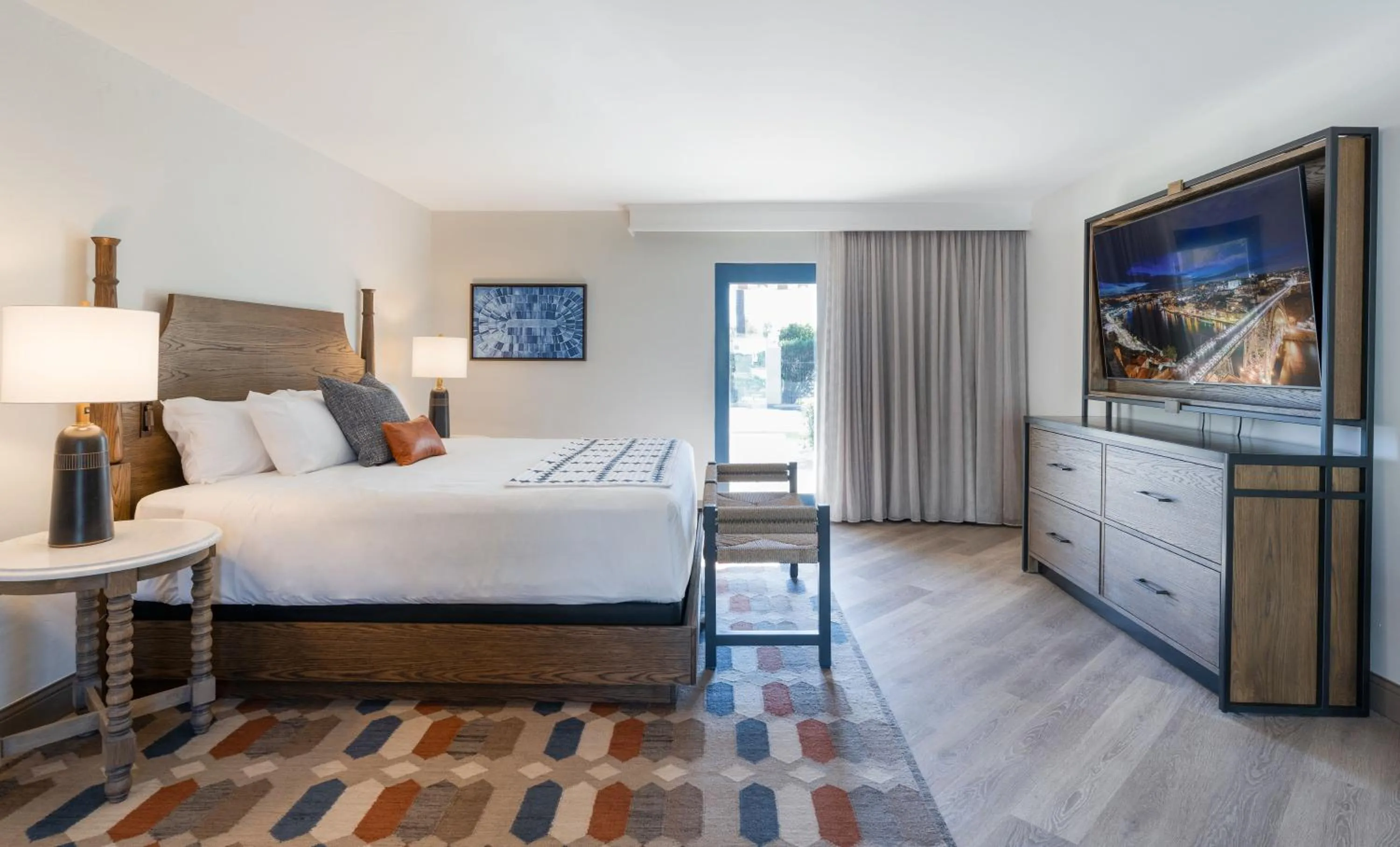 Photo of the whole room, Bed in The Wigwam