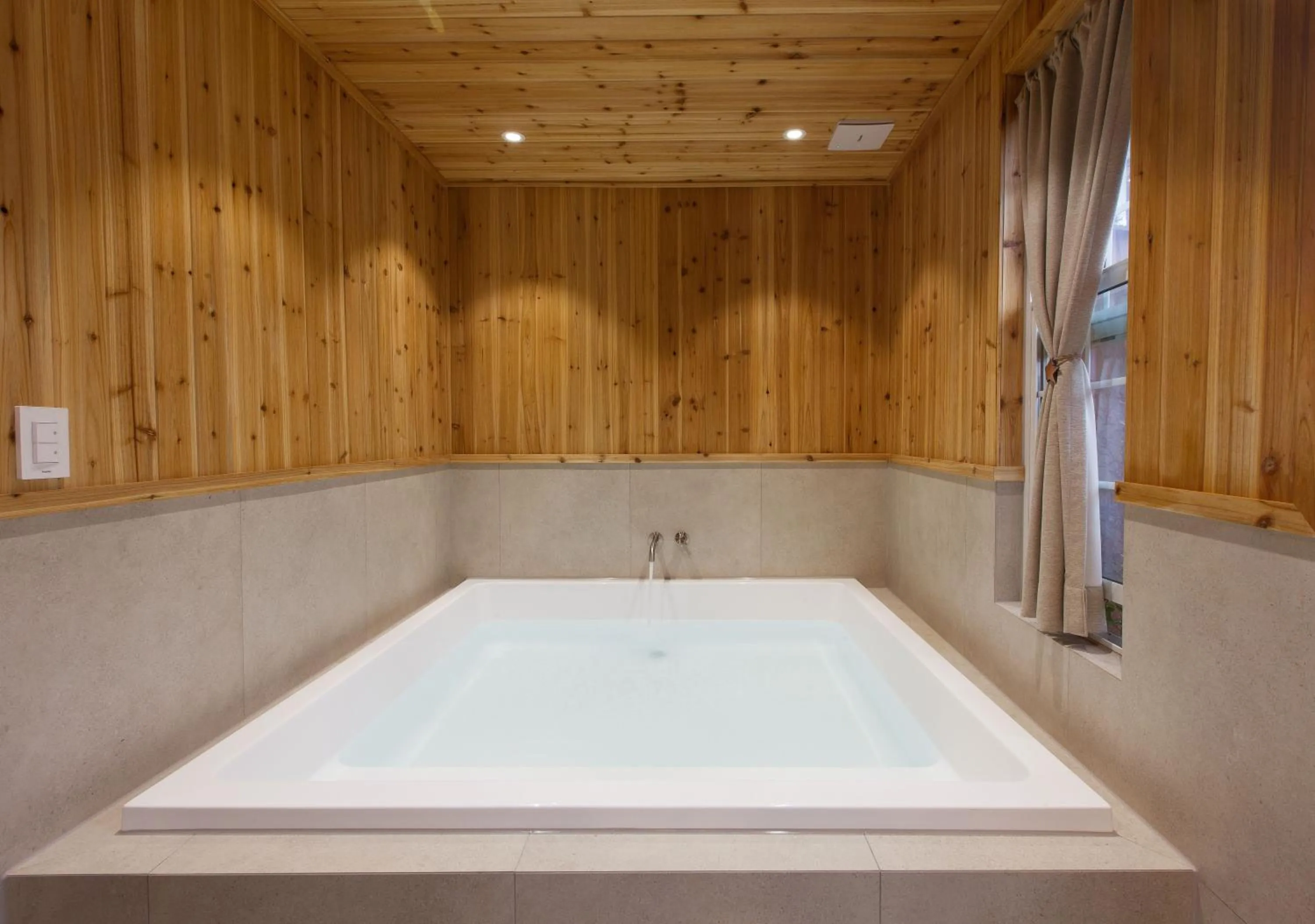 Hot Tub in Jeonju Hanok Little Prince
