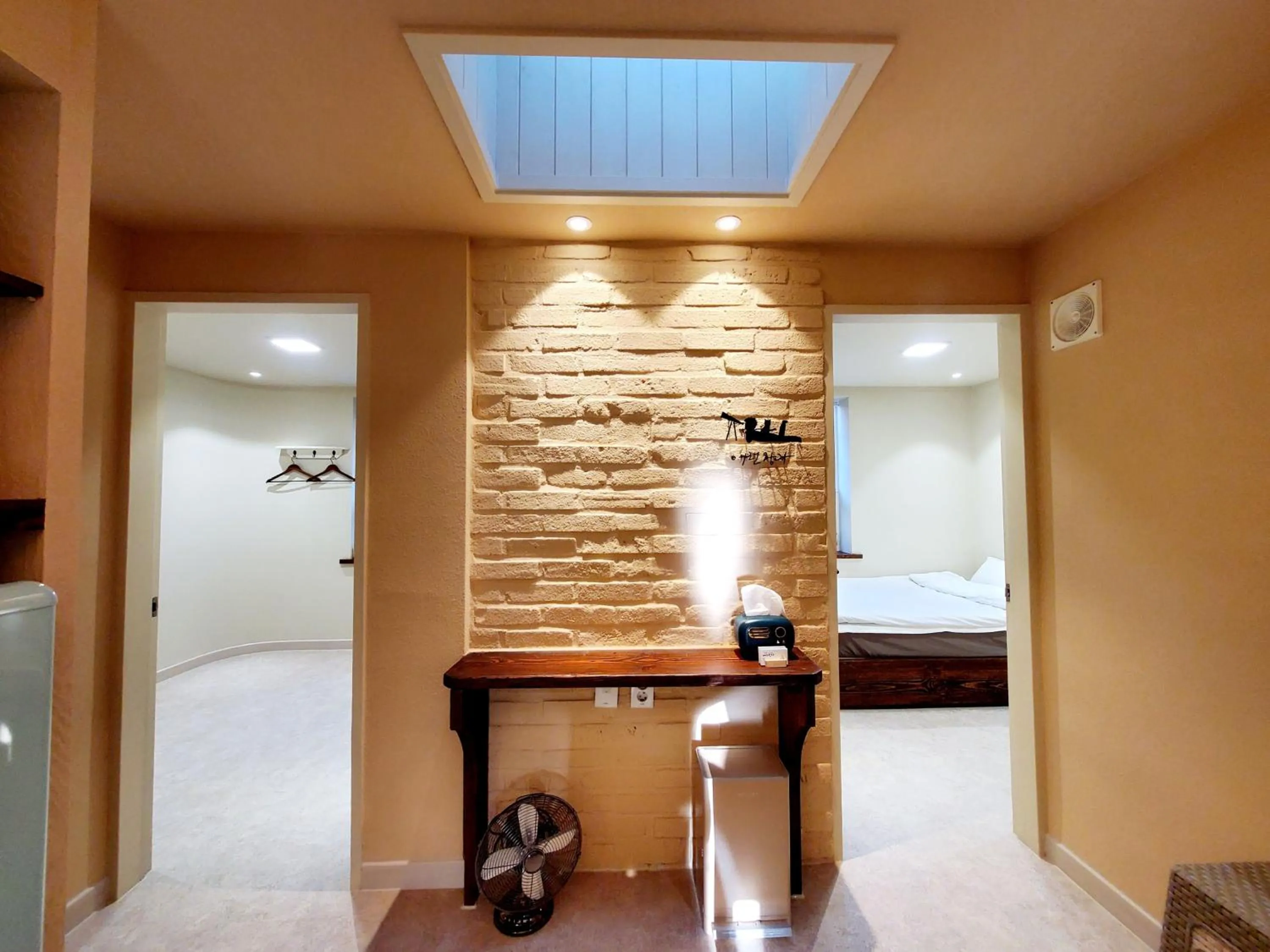 Living room, Bed in Jeonju Hanok Little Prince