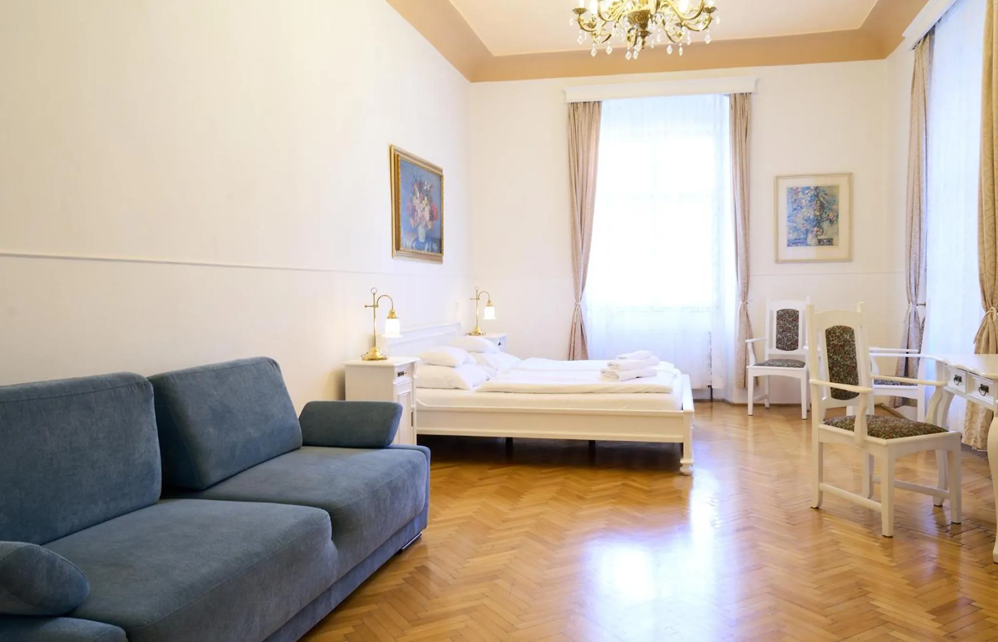 Seating area in Hotel U Zlateho jelena