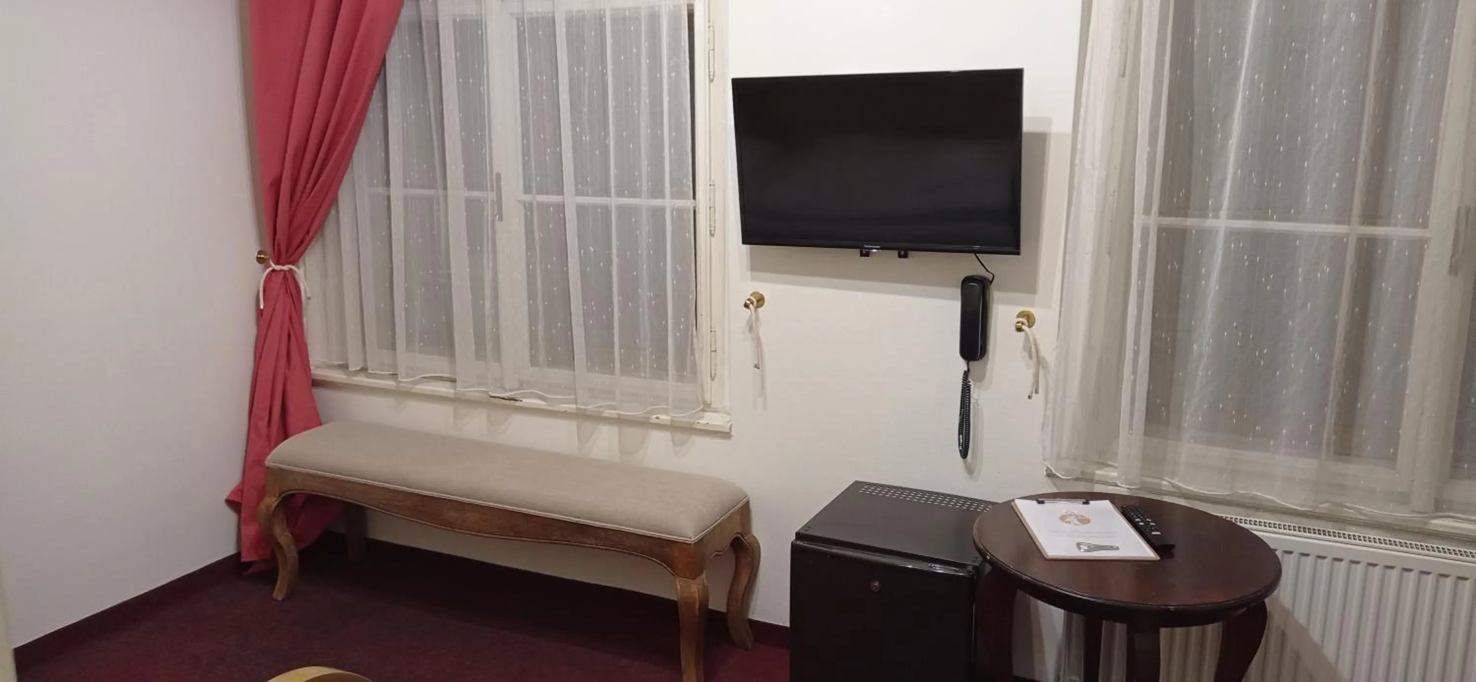 TV and multimedia in Hotel U Zlateho jelena