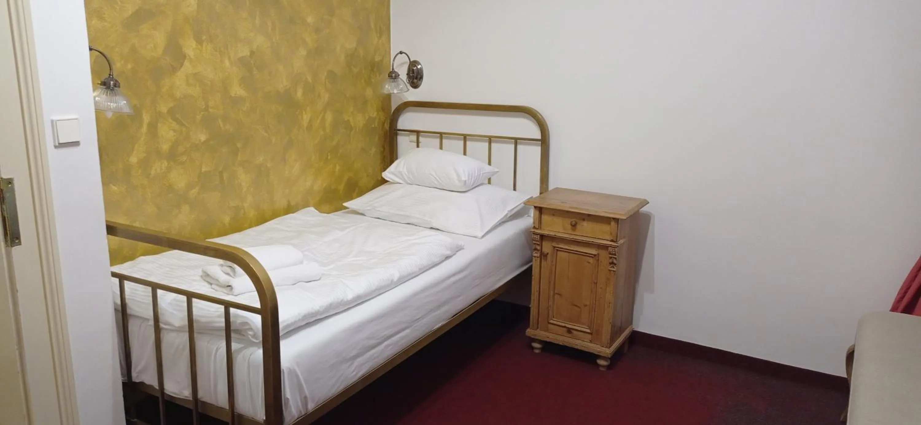 Bed in Hotel U Zlateho jelena