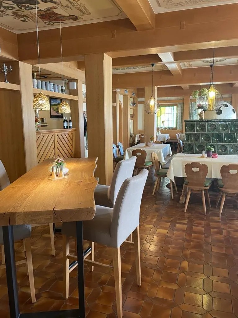 Restaurant/places to eat in Hotel Burgwirt