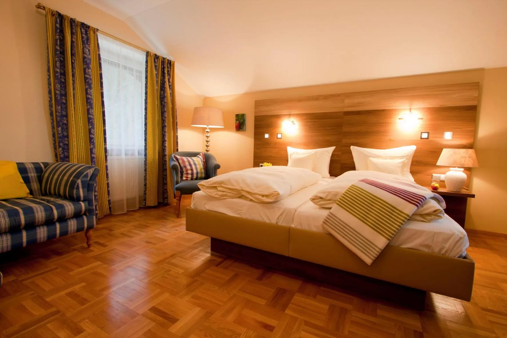 Bed in Hotel Burgwirt