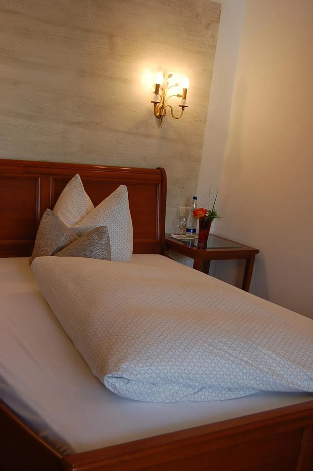 Bed in Hotel Burgwirt