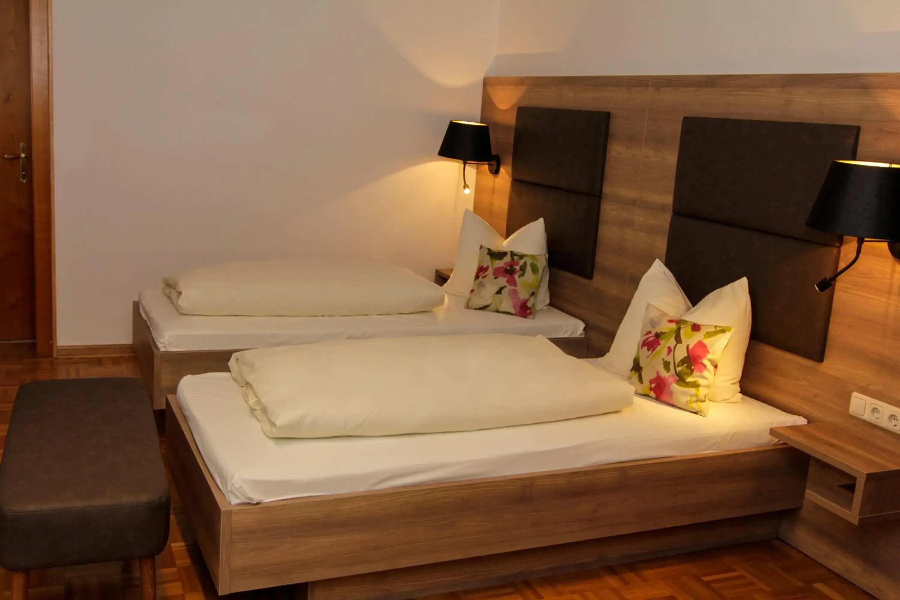 Superior Double Room in Hotel Burgwirt Superior Double Room in Hotel Burgwirt