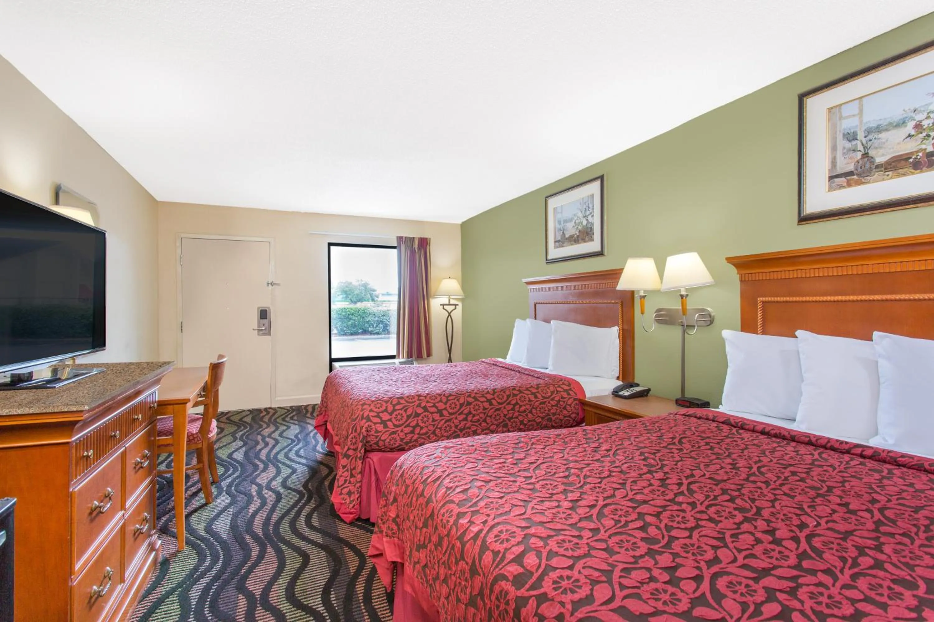 Bedroom, Bed in Days Inn by Wyndham Florence/I-95 North
