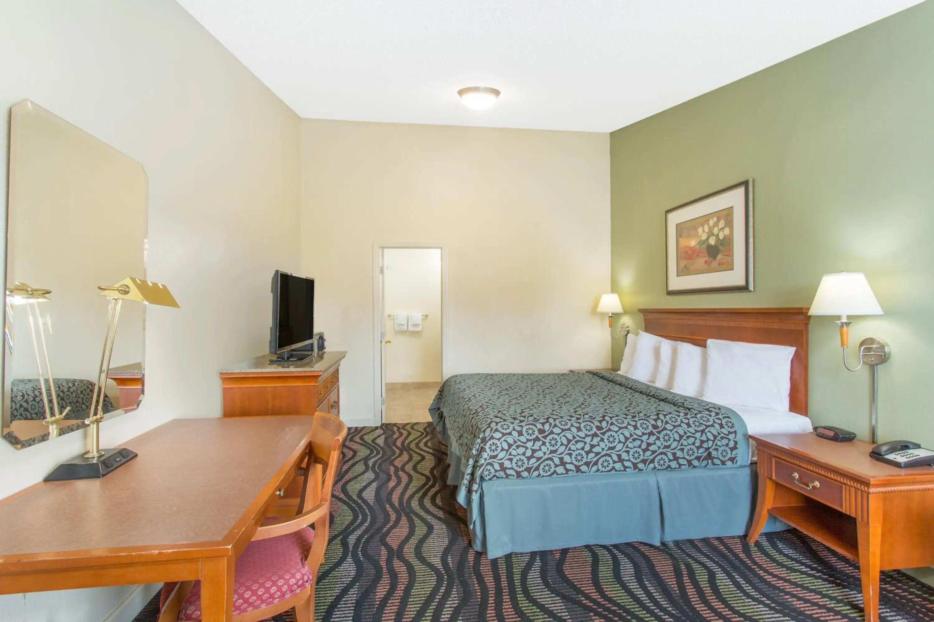 King Room - Non-Smoking in Days Inn by Wyndham Florence/I-95 North King Room - Non-Smoking in Days Inn by Wyndham Florence/I-95 North