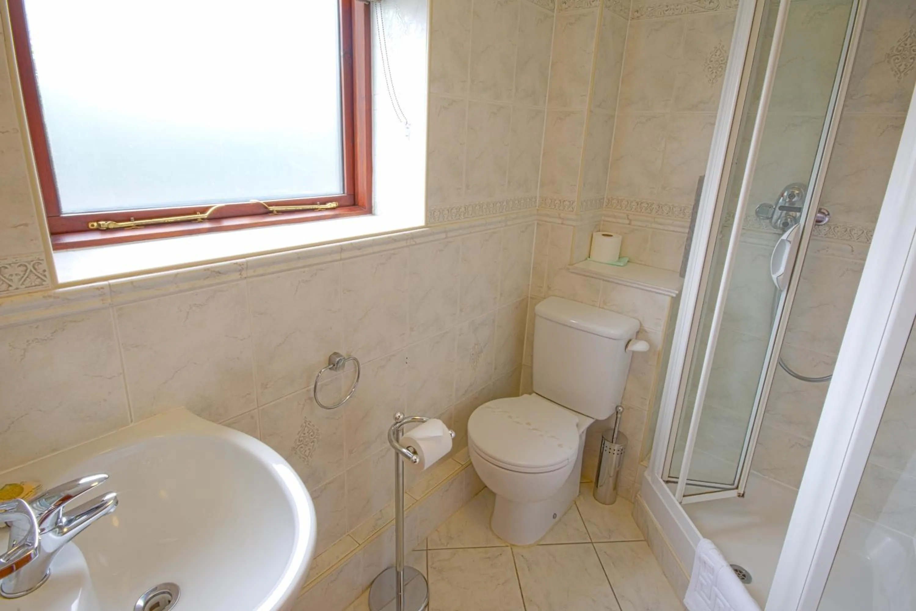 Bathroom in Yorkshire Bridge Inn