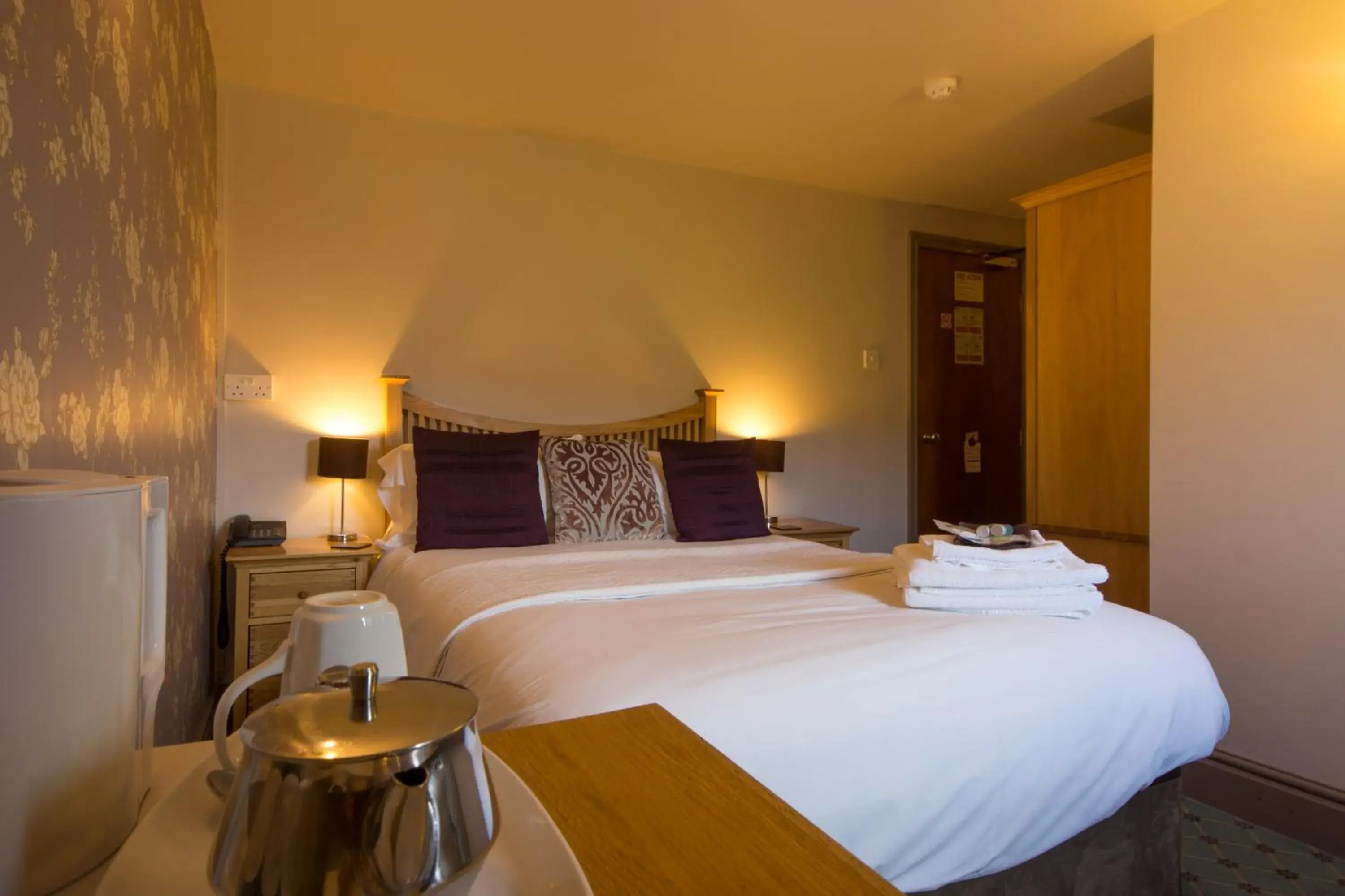 Double Room with Private Shower - single occupancy in Yorkshire Bridge Inn Double Room with Private Shower - single occupancy in Yorkshire Bridge Inn