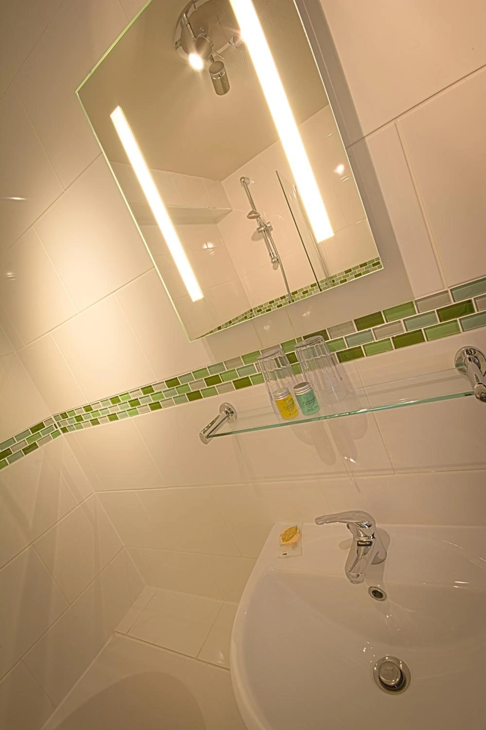 Bathroom in Yorkshire Bridge Inn