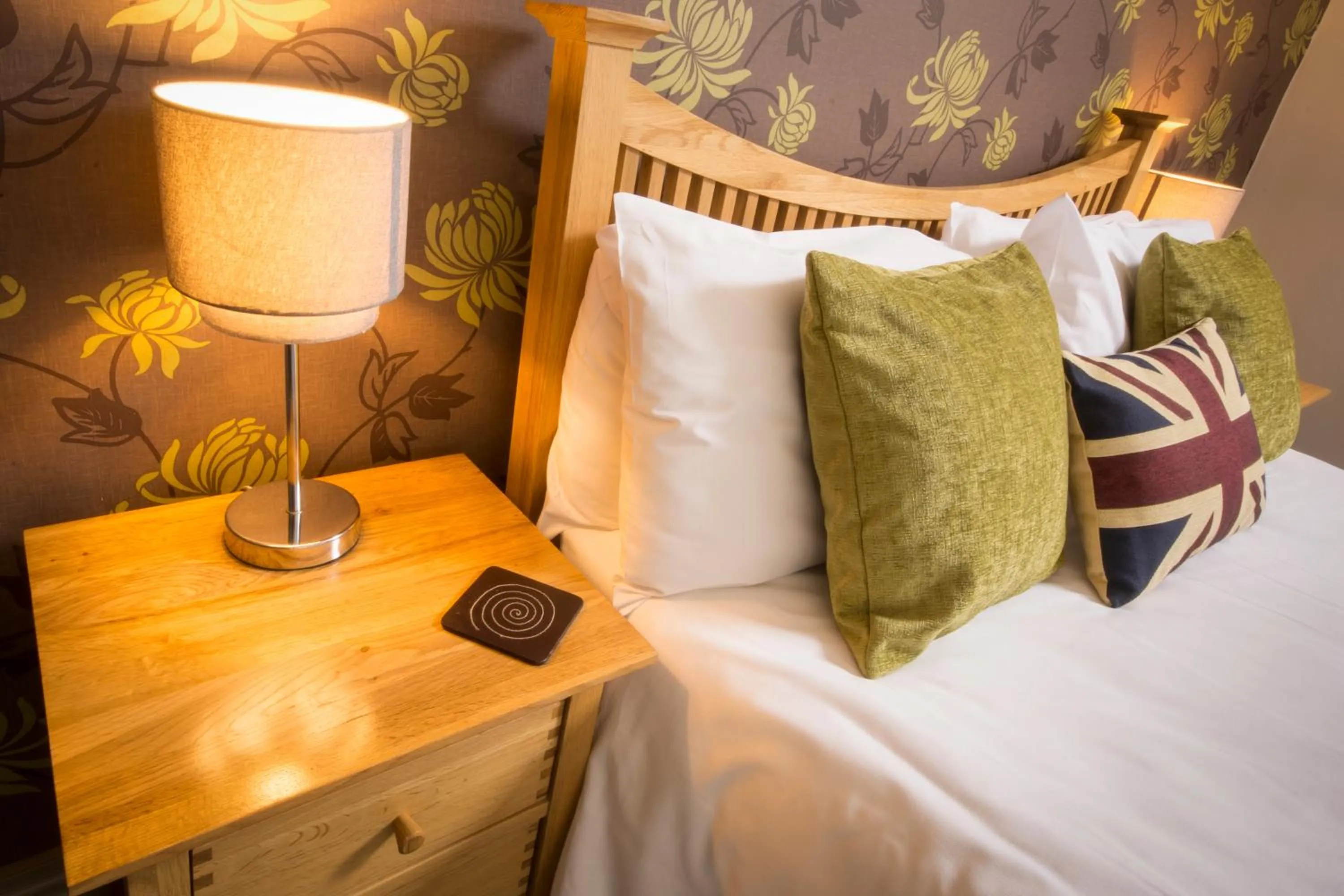 Bedroom, Bed in Yorkshire Bridge Inn