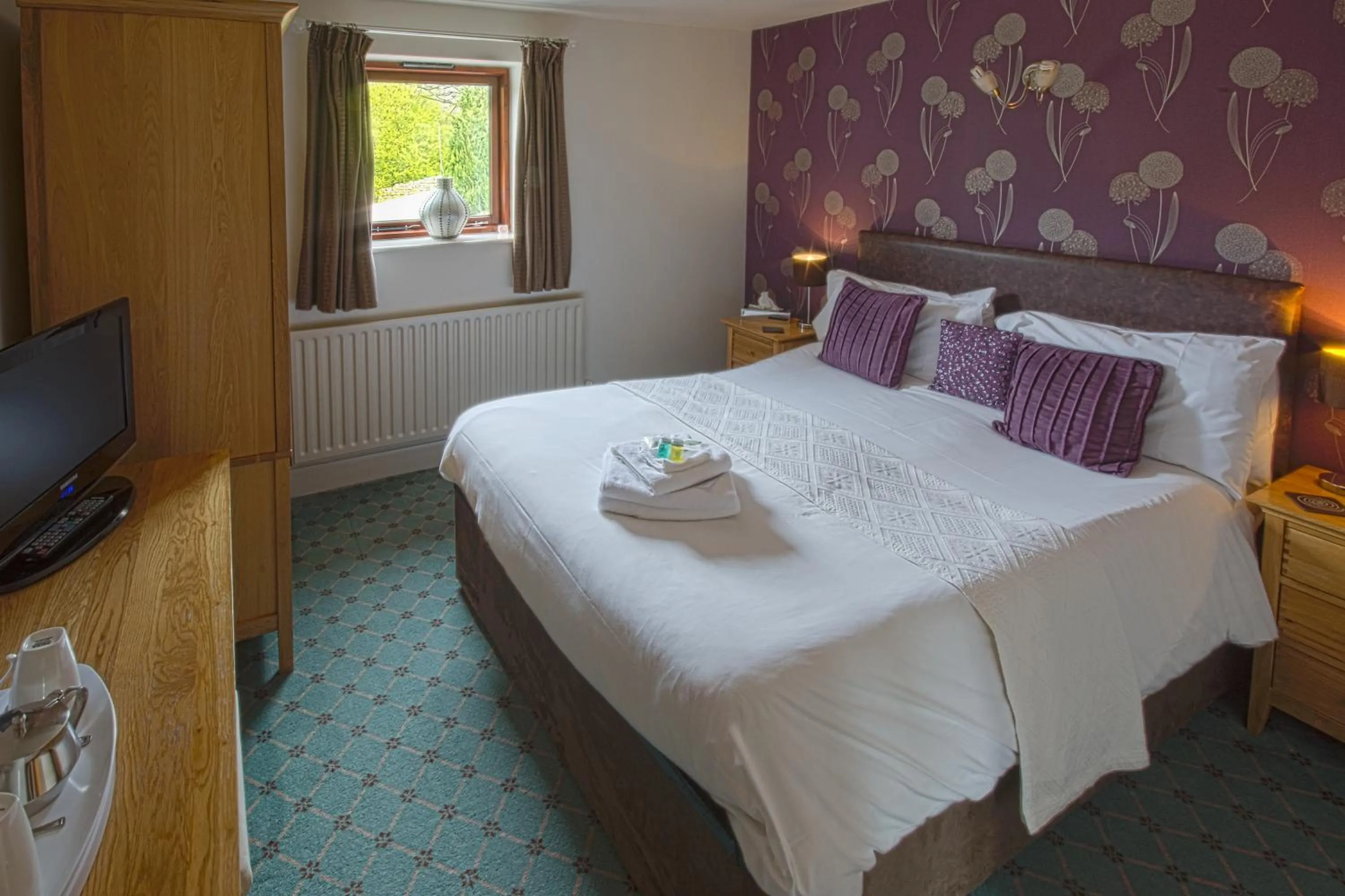 Bedroom, Bed in Yorkshire Bridge Inn