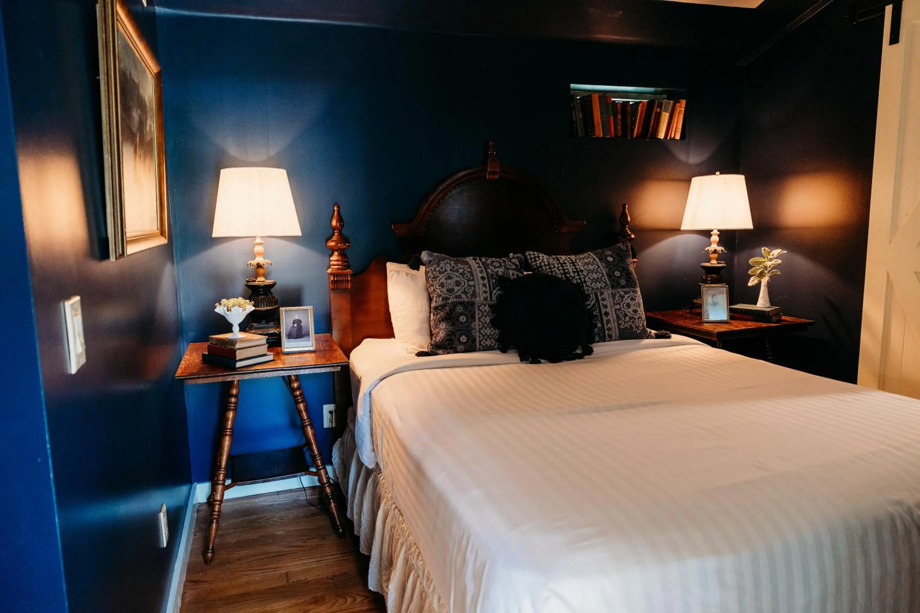 Bed in Landoll's Mohican Castle