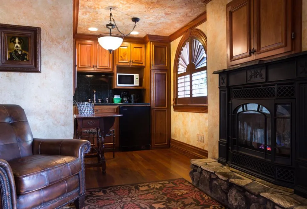 Landoll's Mohican Castle