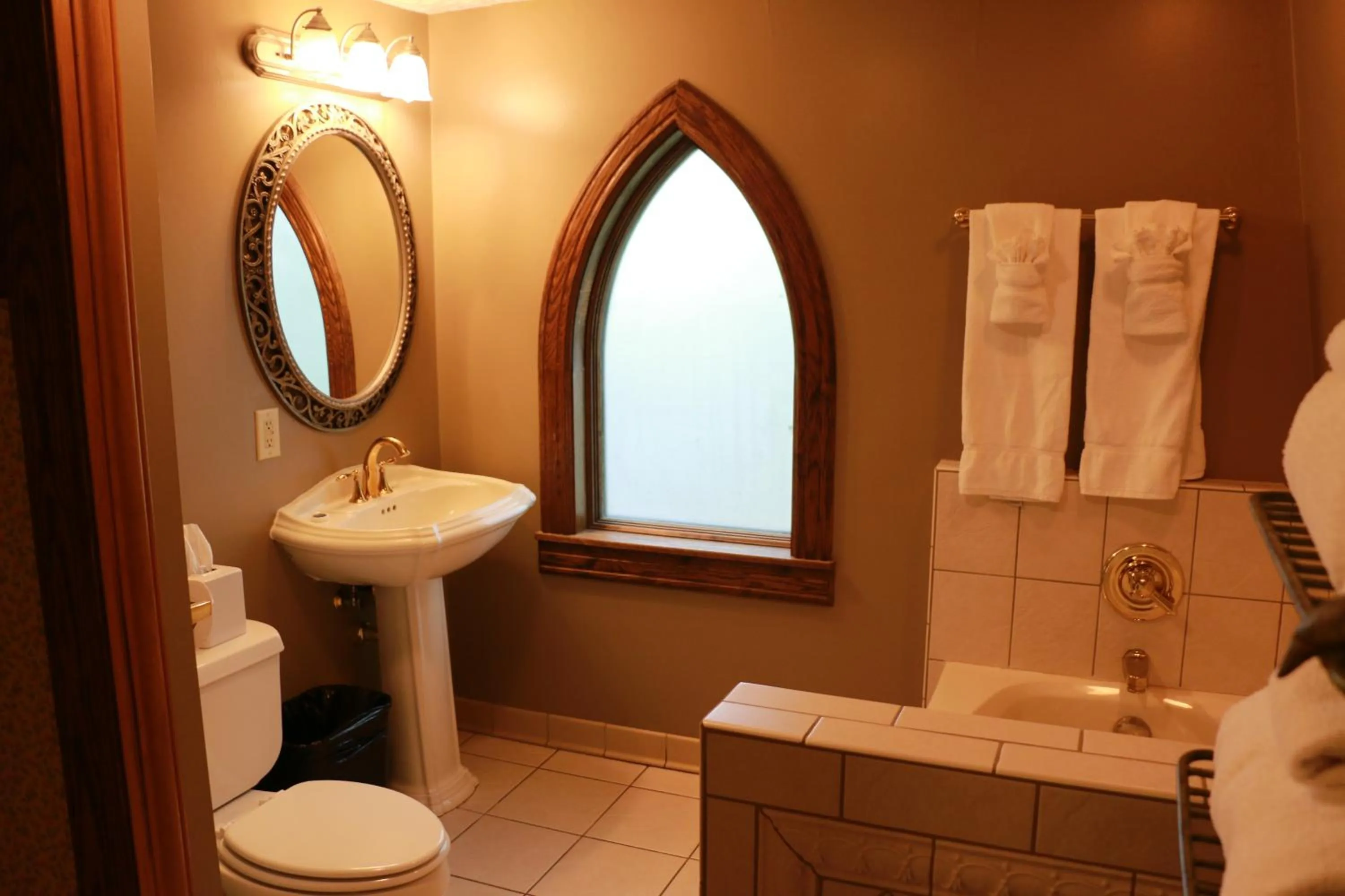 Landoll's Mohican Castle