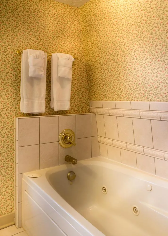 Landoll's Mohican Castle